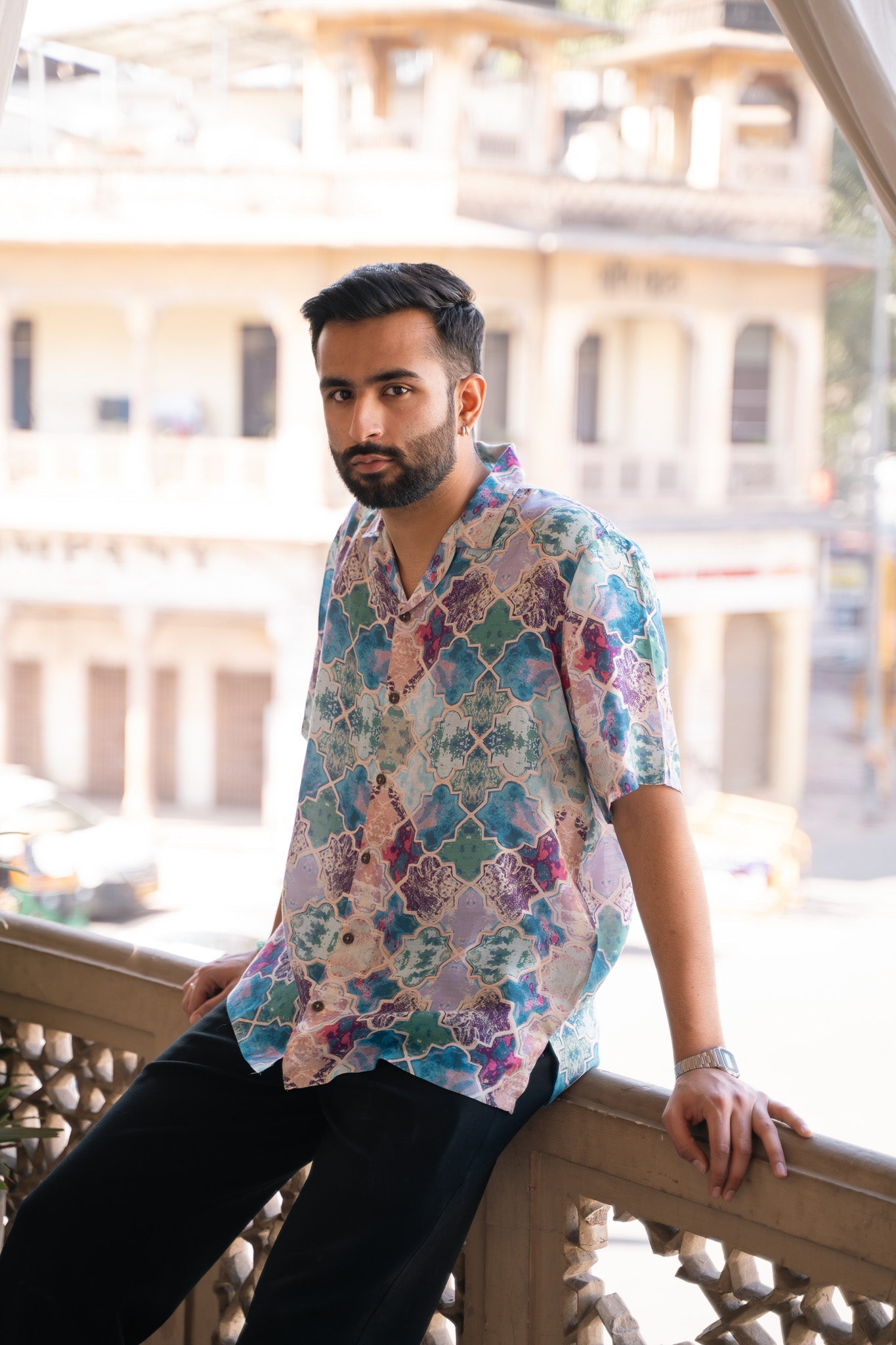 Men's oversized patterned shirt from Stylera - featuring a colorful floral design