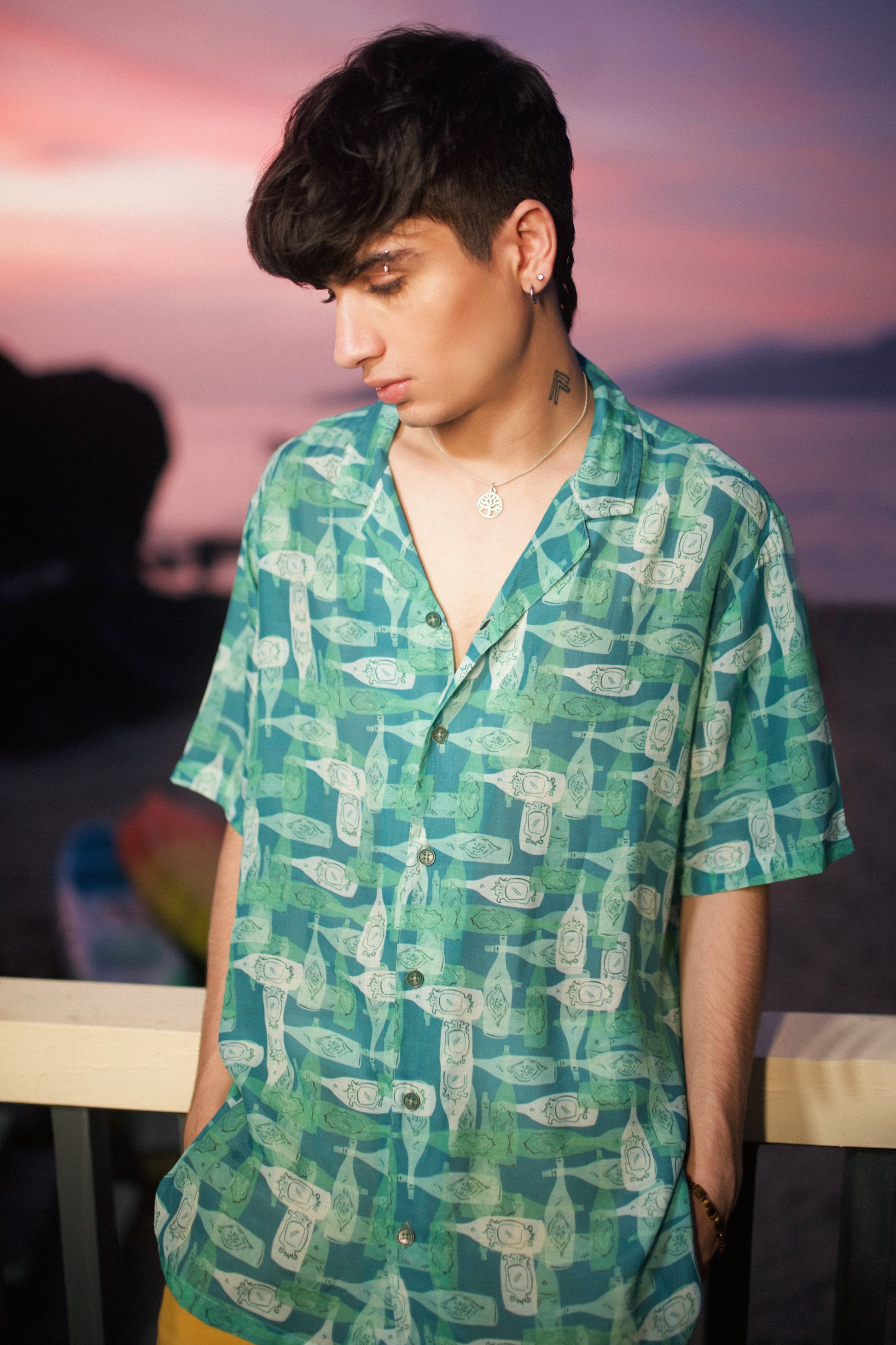Stylera mens oversized printed shirt in green with a unique pattern for casual summer styling