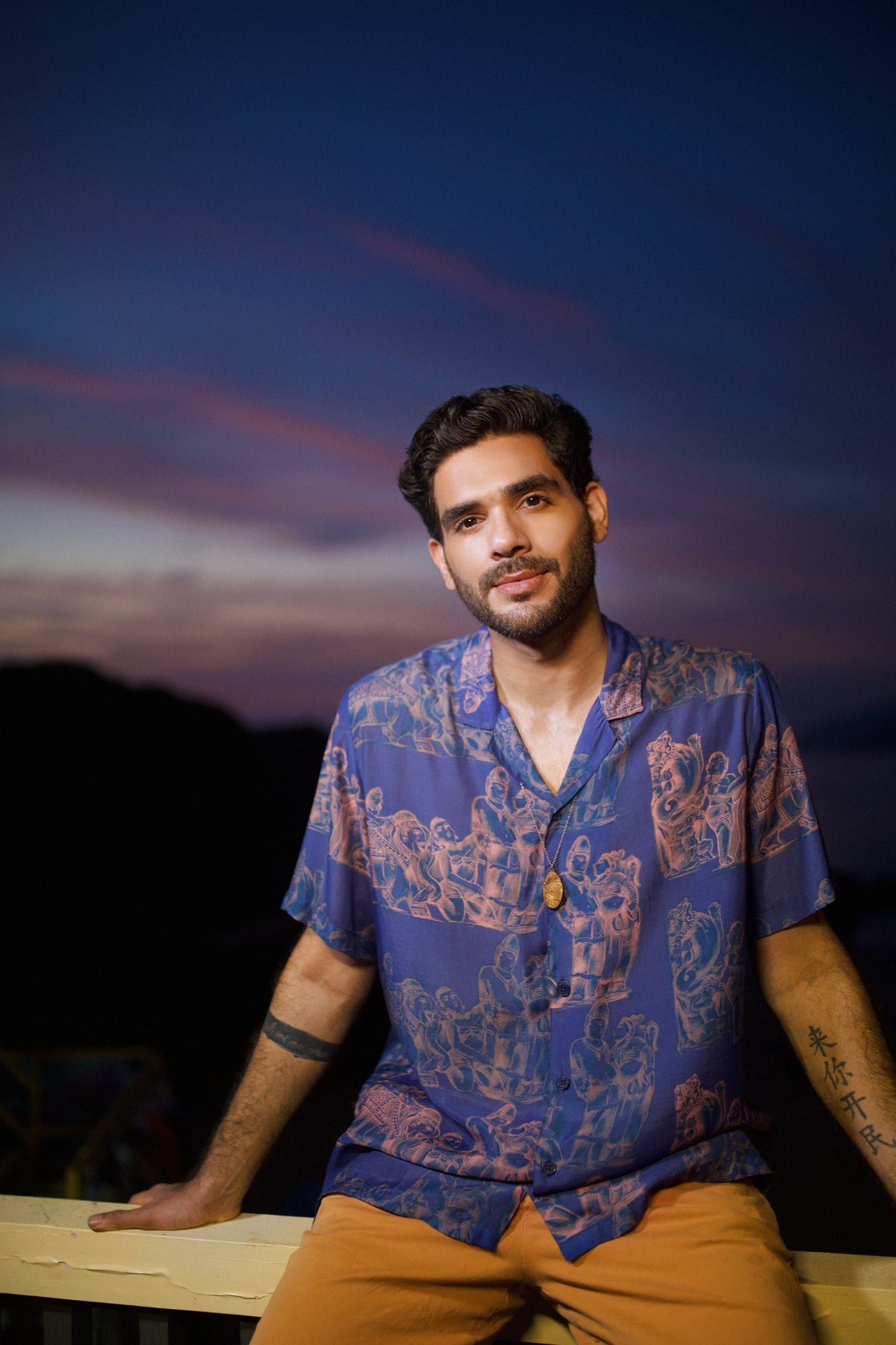 Men's printed oversized casual shirt by Stylera with vibrant patterns for a stylish look