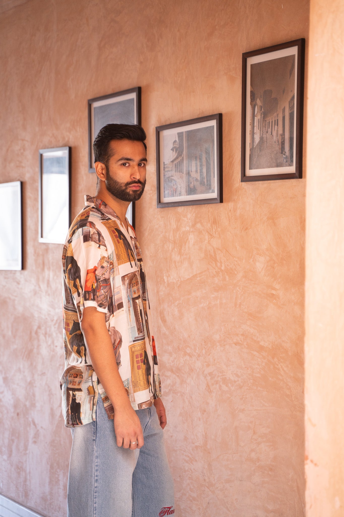 Men's statement oversized shirt from Stylera with vibrant graphic prints