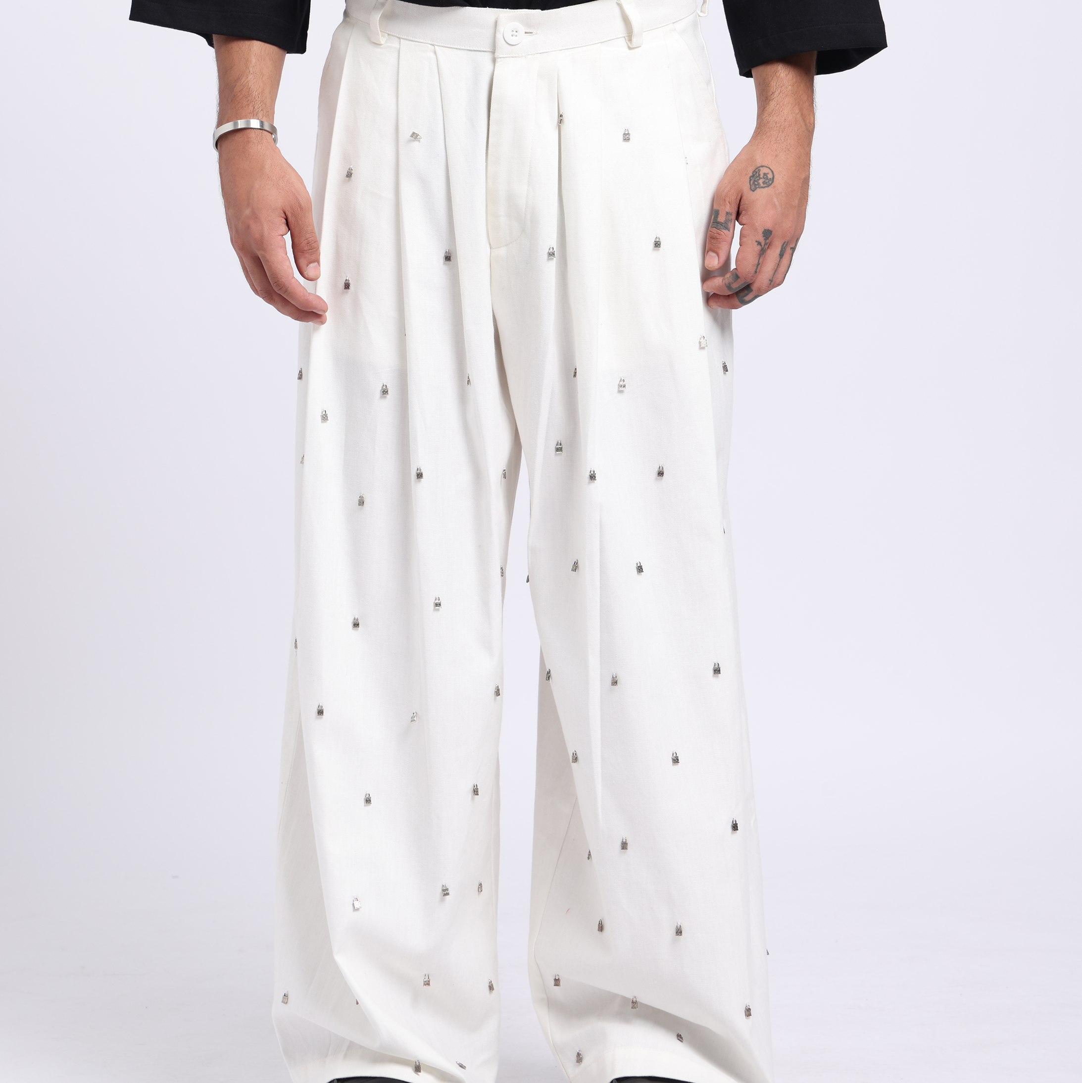 Stylera men's white closure pants with patterned design for a stylish and comfortable fit