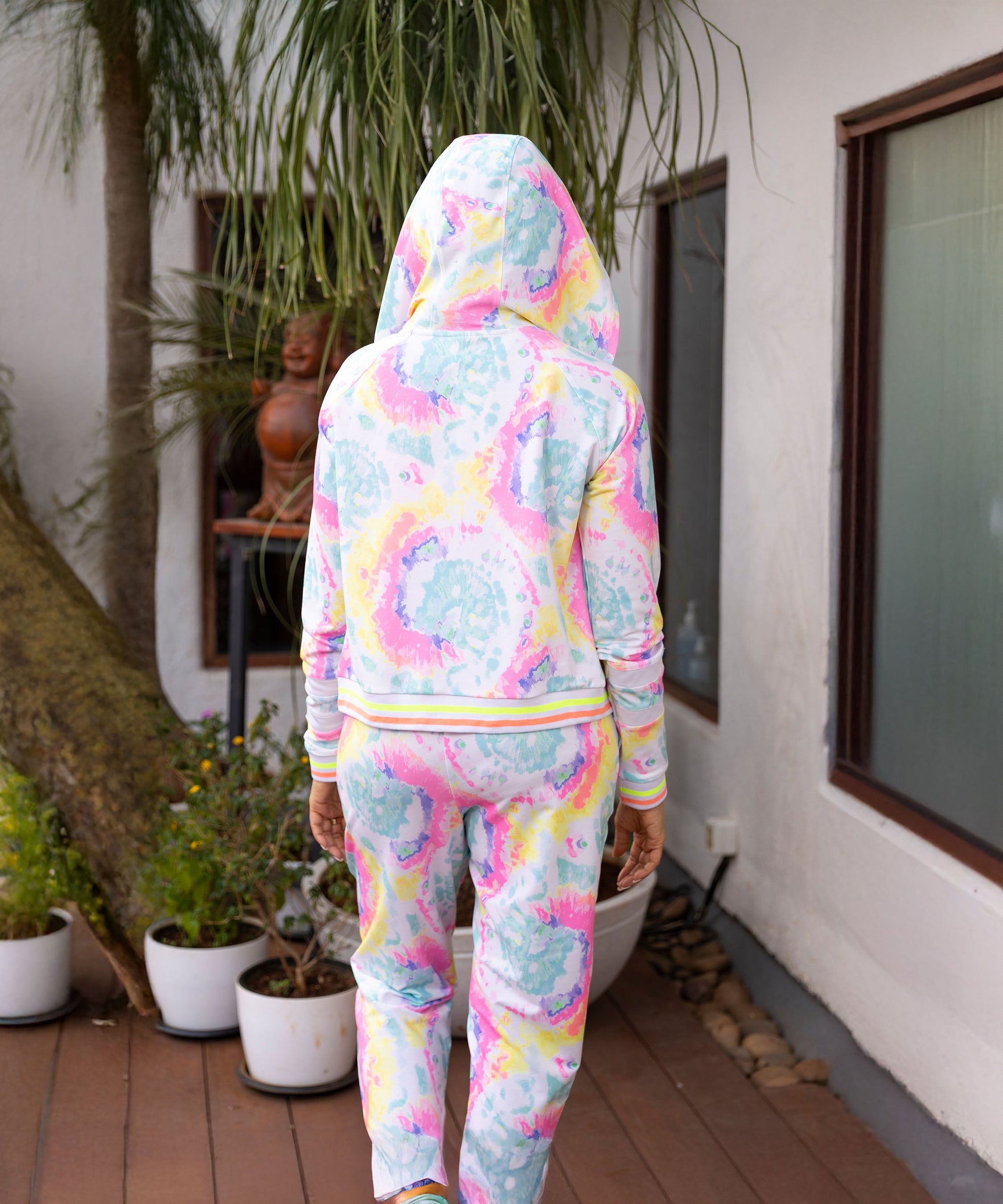 Stylera multicolor neon jacket and joggers set with a vibrant tie-dye pattern for a stylish look