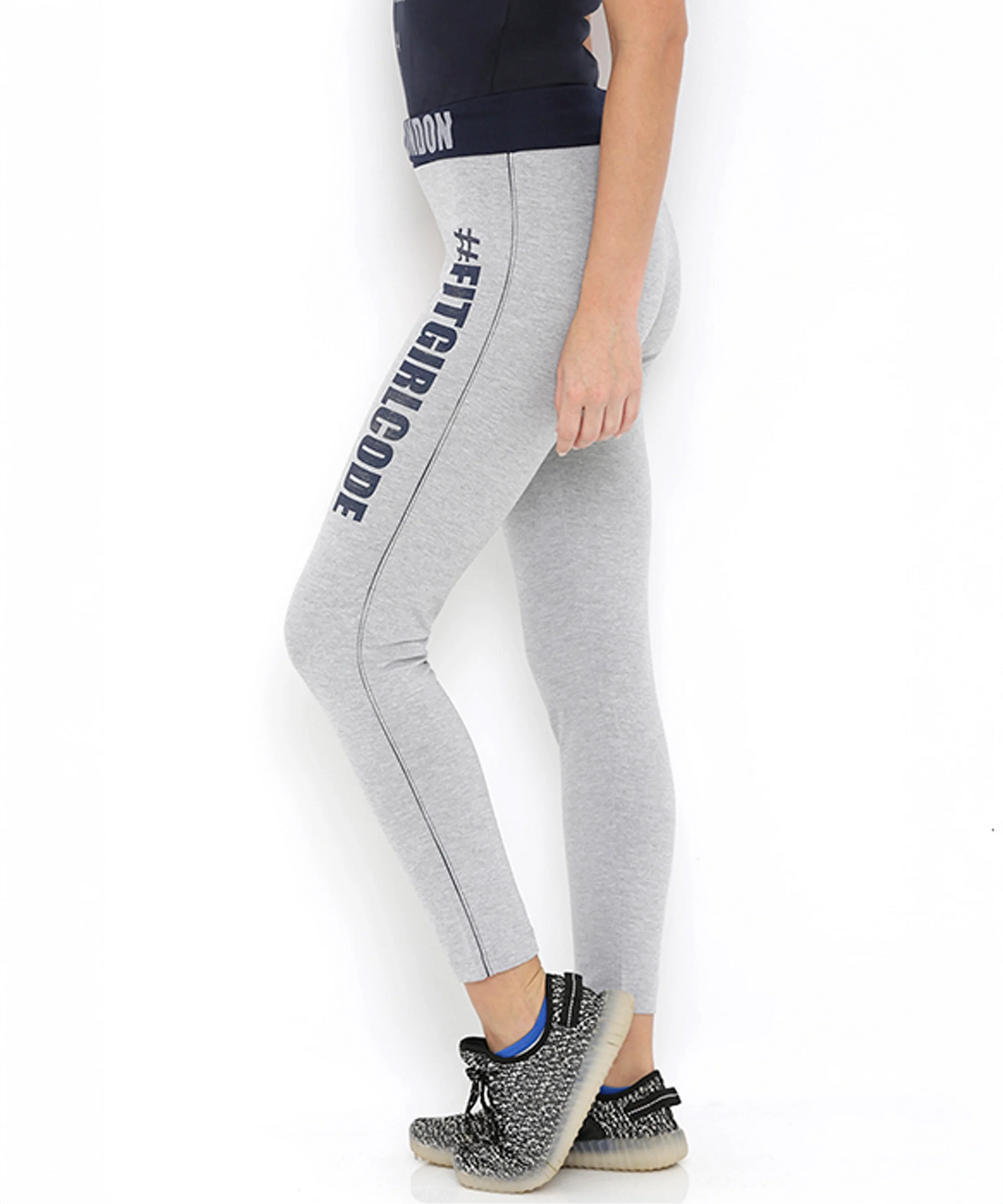 Stylera narrow fit track pants in gray with a stylish design for active wear
