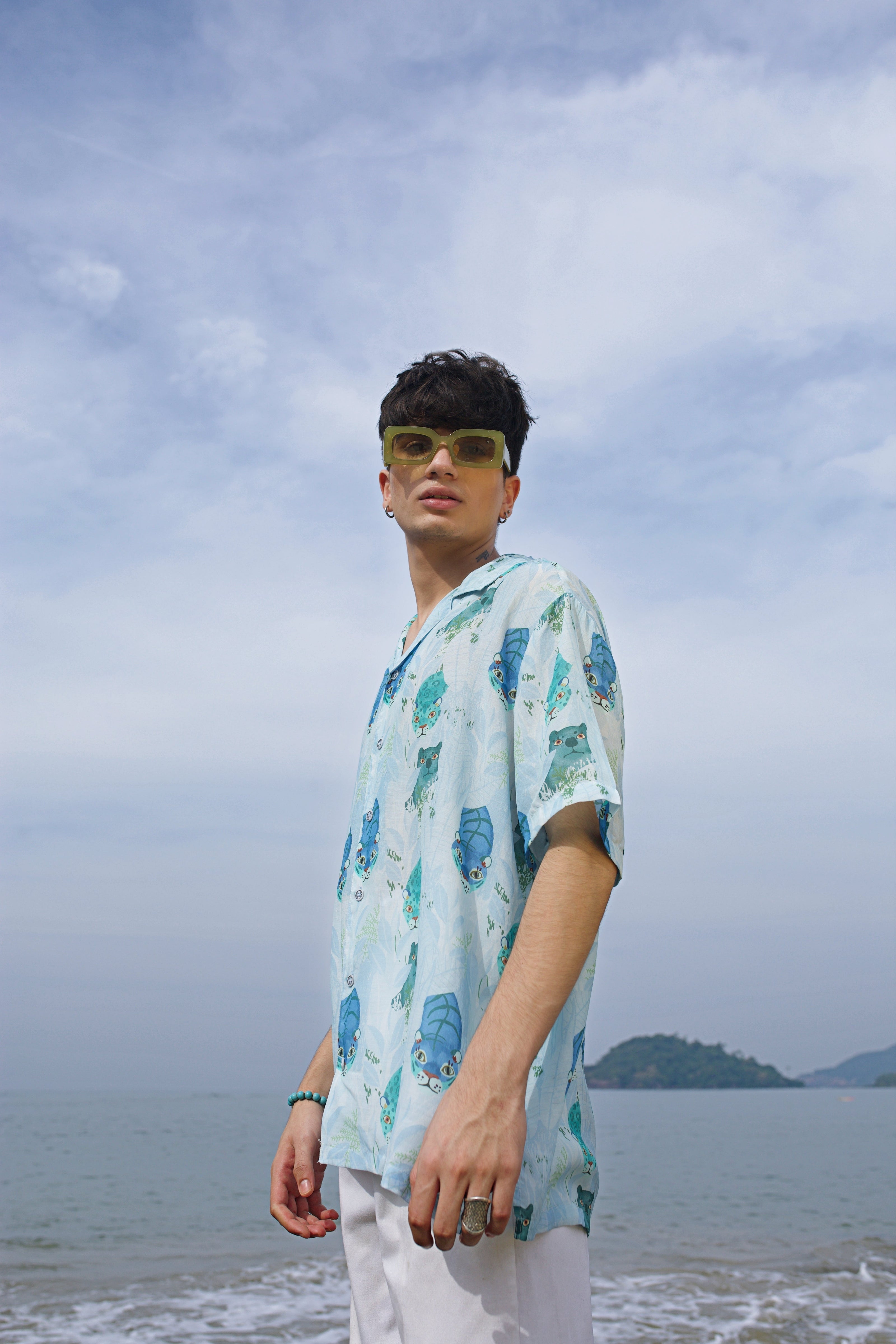 Oversized beach shirt white leopard with a relaxed fit, perfect for summer outings by the water