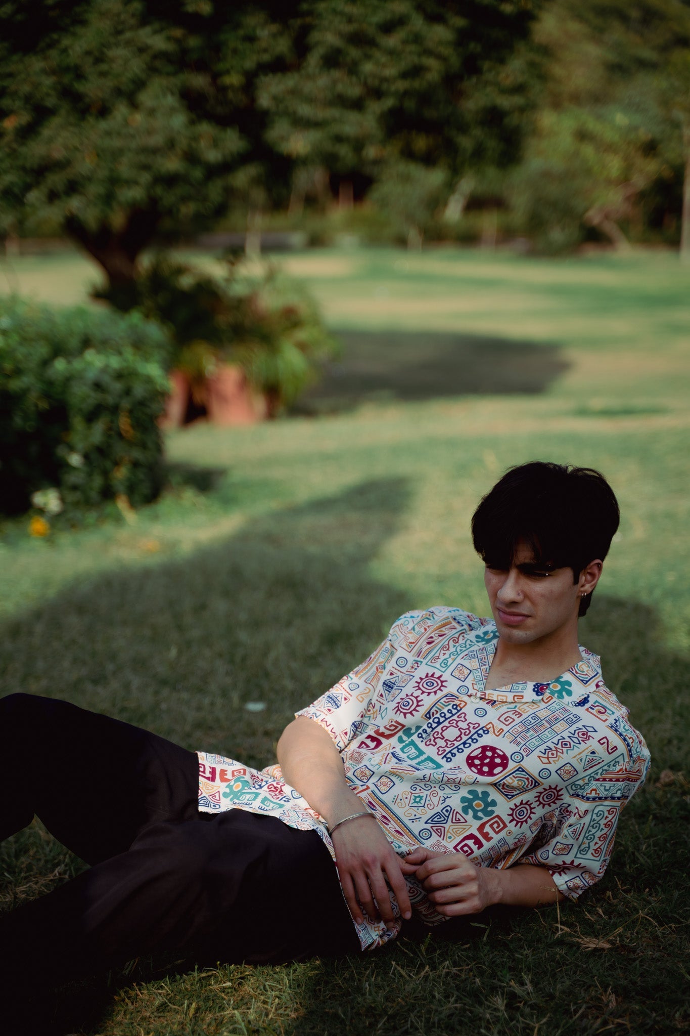 Stylera oversized casual summer shirt with vibrant patterns, ideal for a relaxed look.