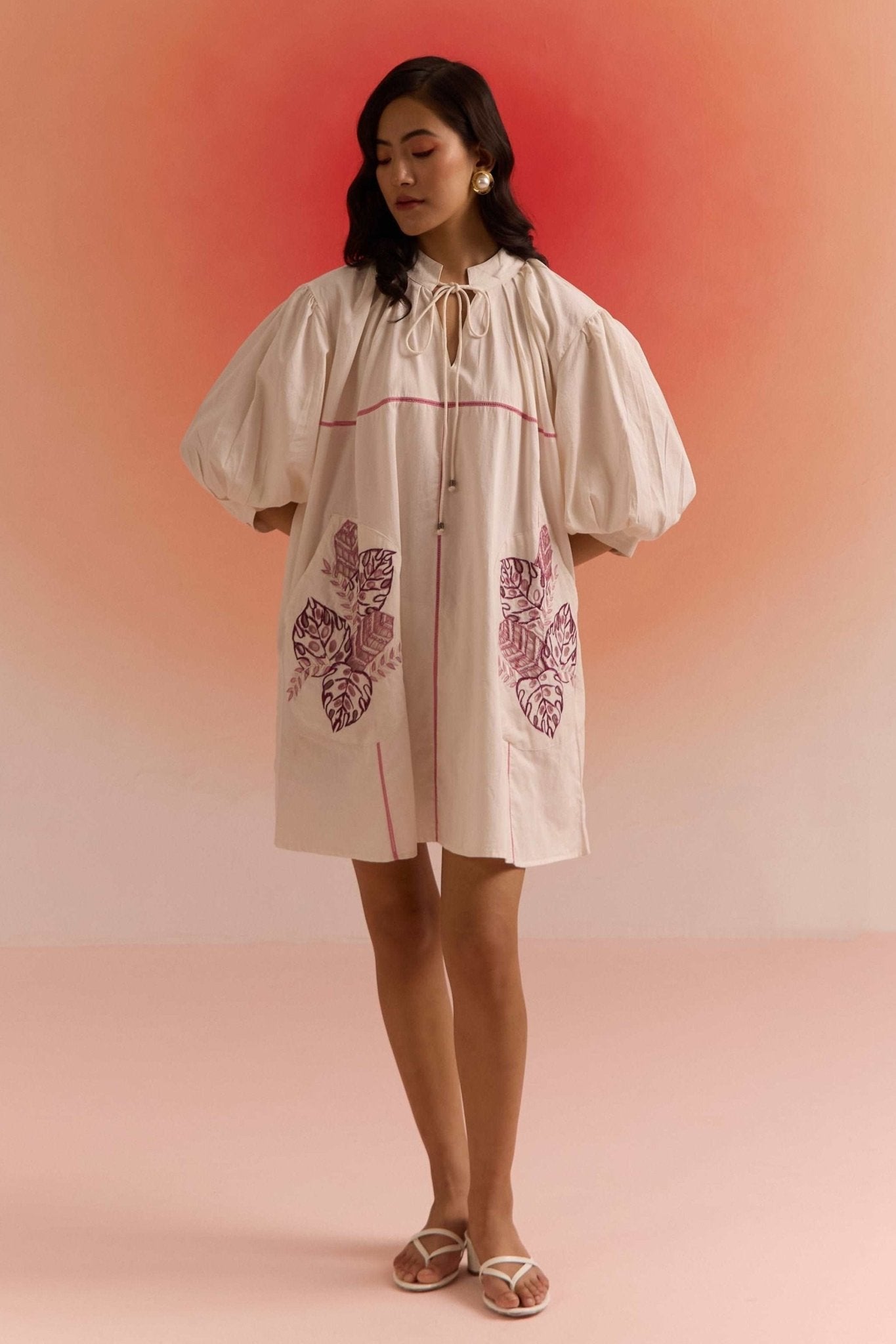 Stylera oversized off white dress with puff sleeves and floral print pockets