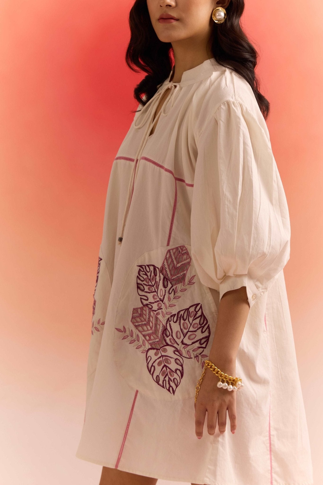 Stylera oversized off white dress with balloon sleeves and leaf print details