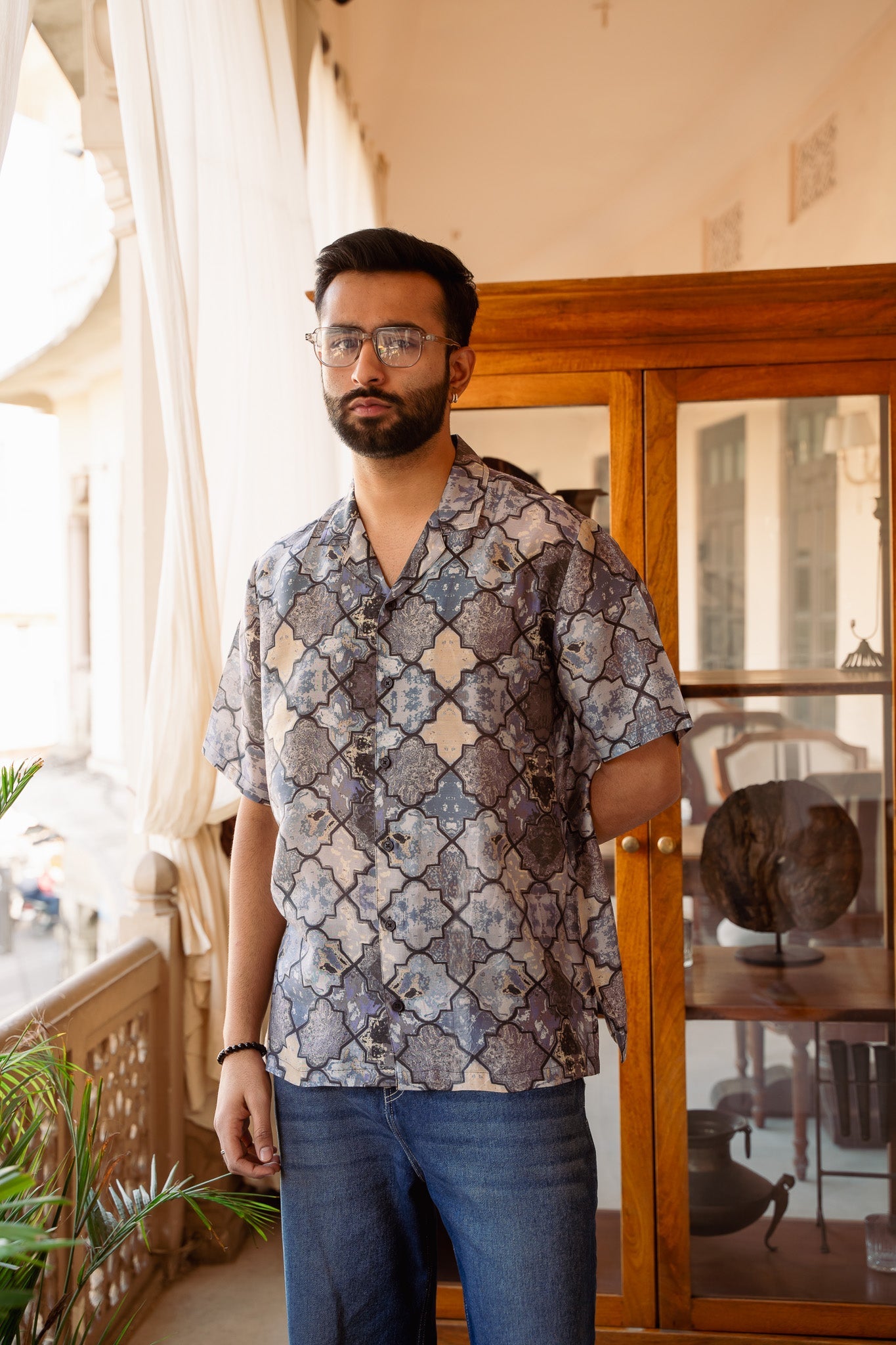 Men's oversized printed shirt for men in a stylish geometric pattern, perfect for casual outings