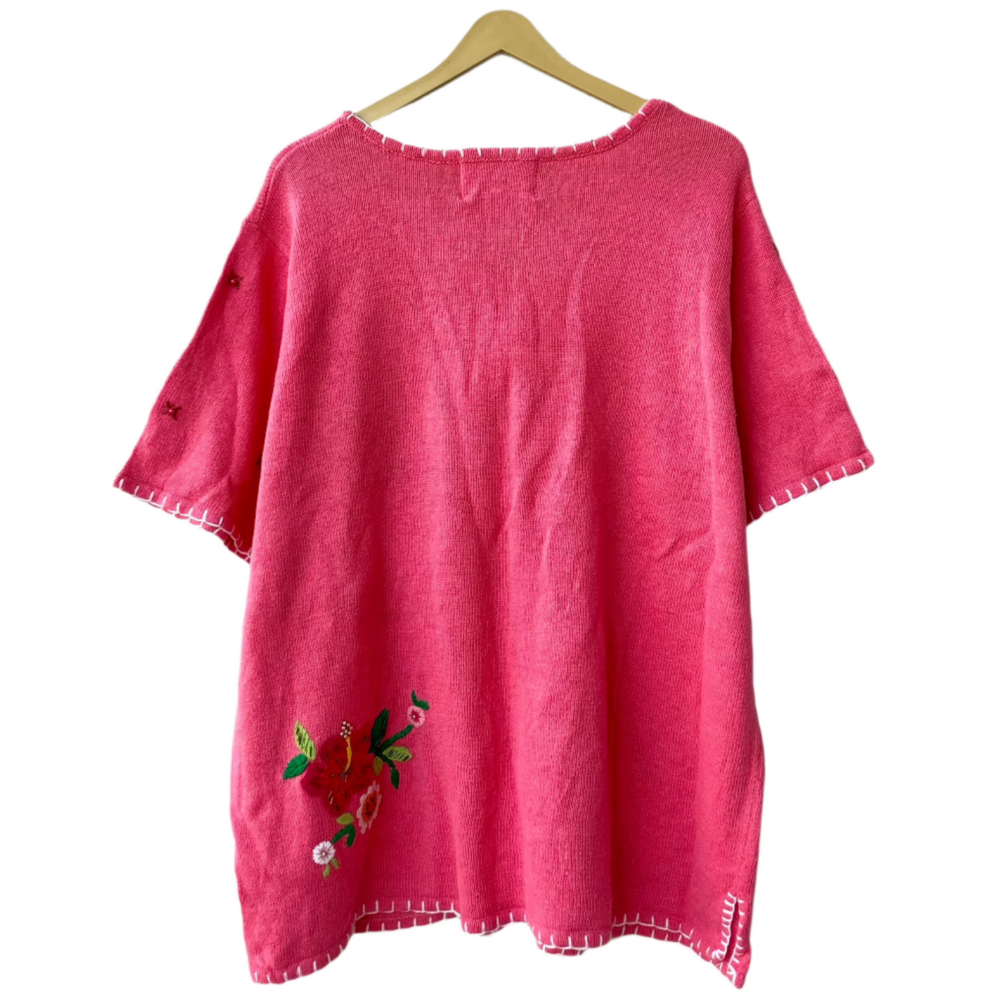 Stylera pink floral oversized pullover with embroidered flower near hem and relaxed short sleeves
