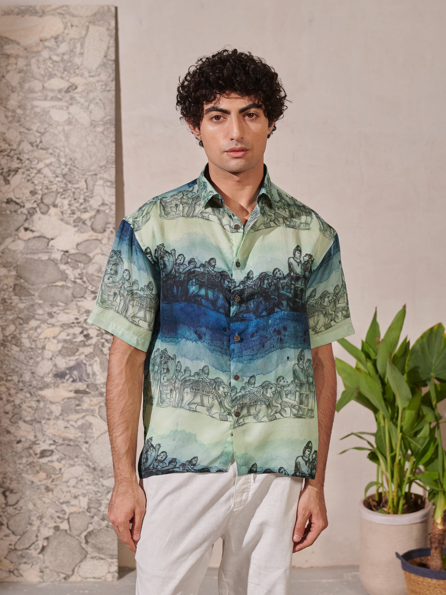 Stylera relaxed fit short sleeve shirt for men with a colorful nature print