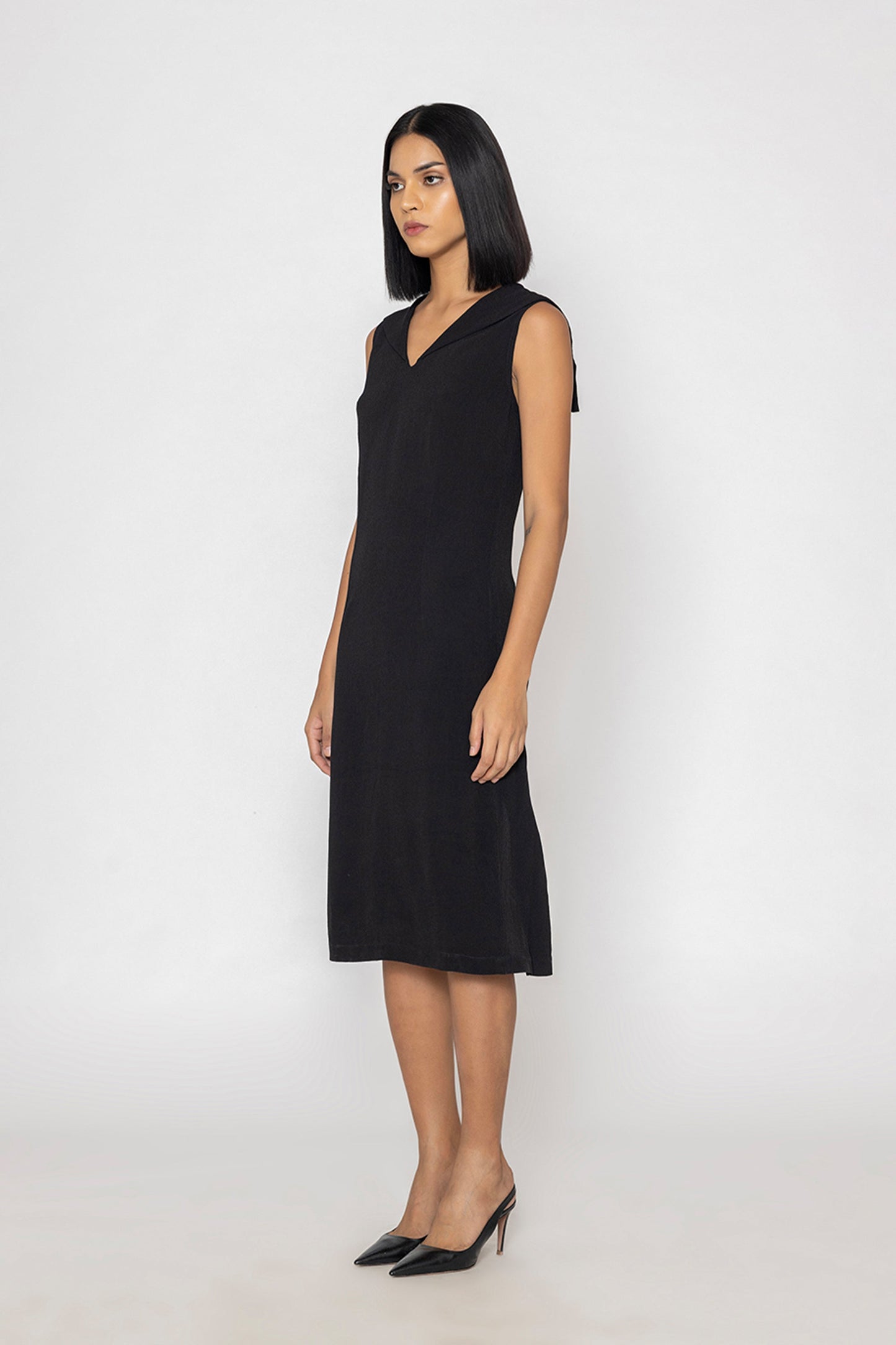 Stylera sleek black evening dress sleeveless V-neck midi length on model