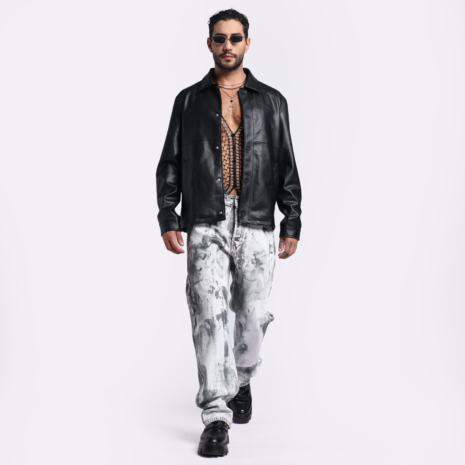 Stylera street style men's fashion jeans in a relaxed fit with a stylish black leather jacket