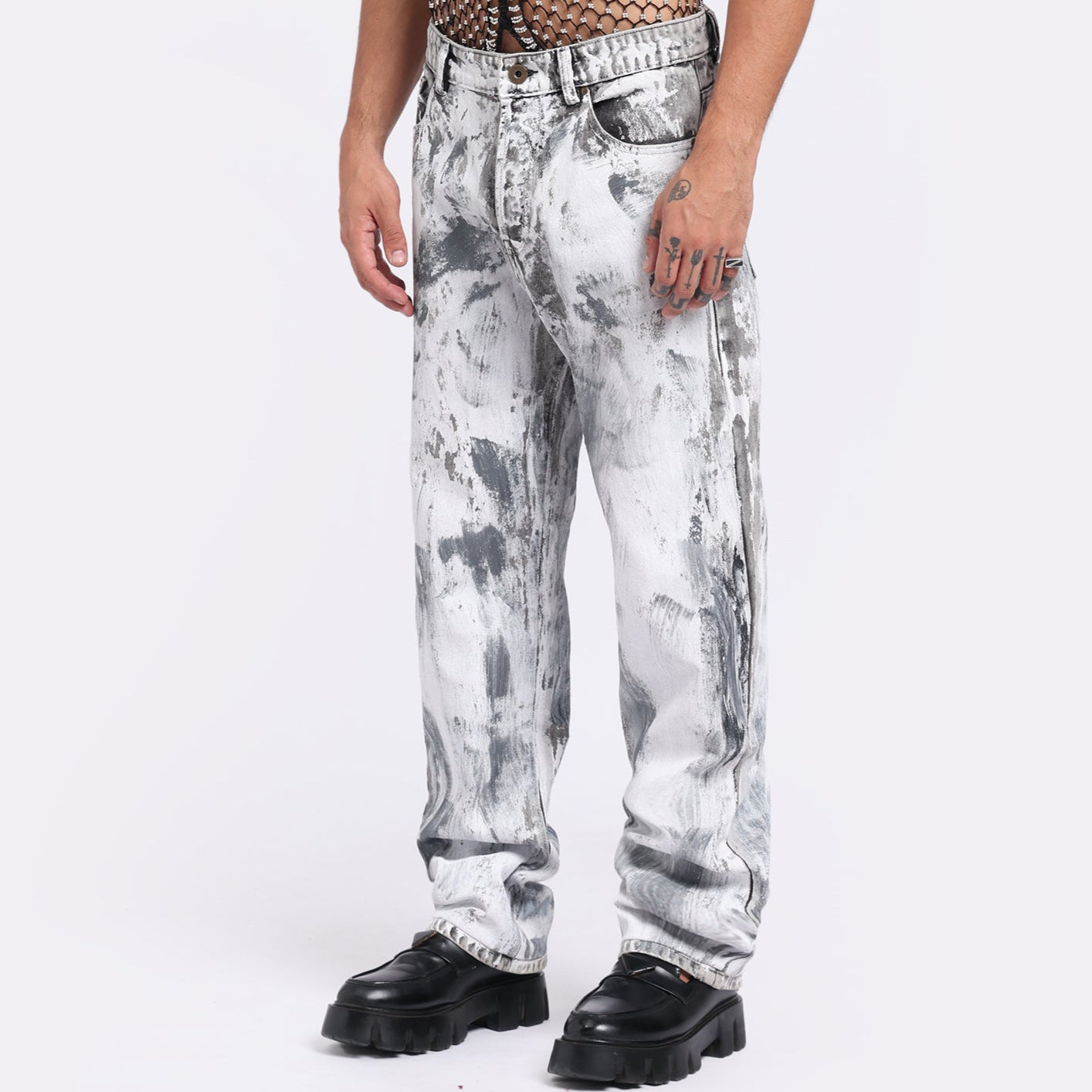 Stylera street style men's fashion jeans in a trendy black and white wash for casual outfits