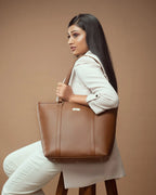 Stylish brown shoulder bag designed by Stylera, perfect for everyday use