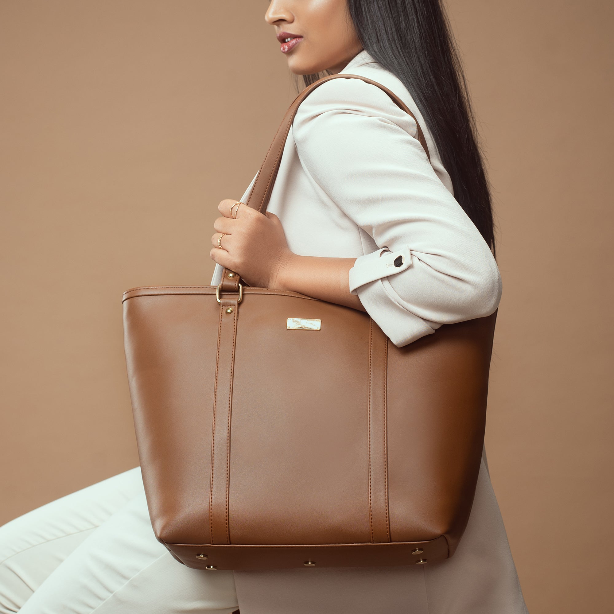 Stylish brown shoulder bag by Stylera, perfect for everyday use and versatile fashion.