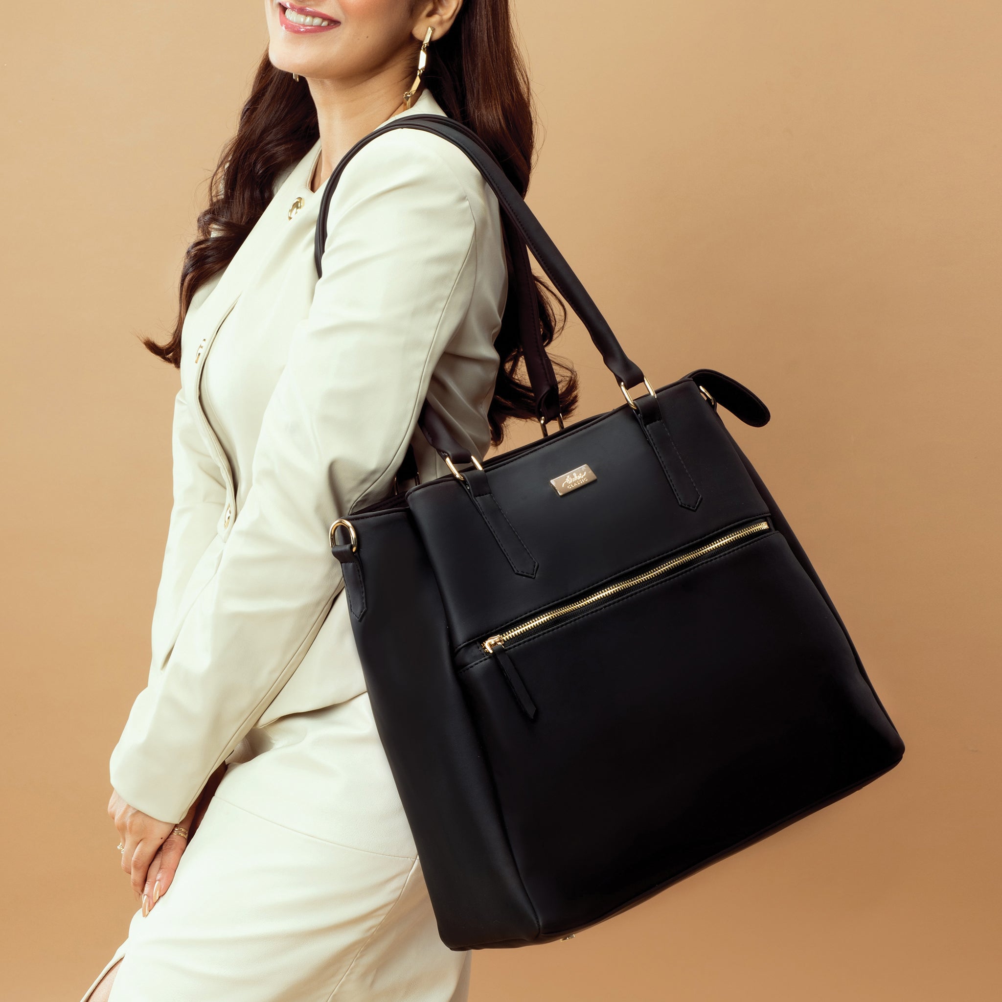 Aspire tote bag by Stylera, a stylish everyday carryall bag in black