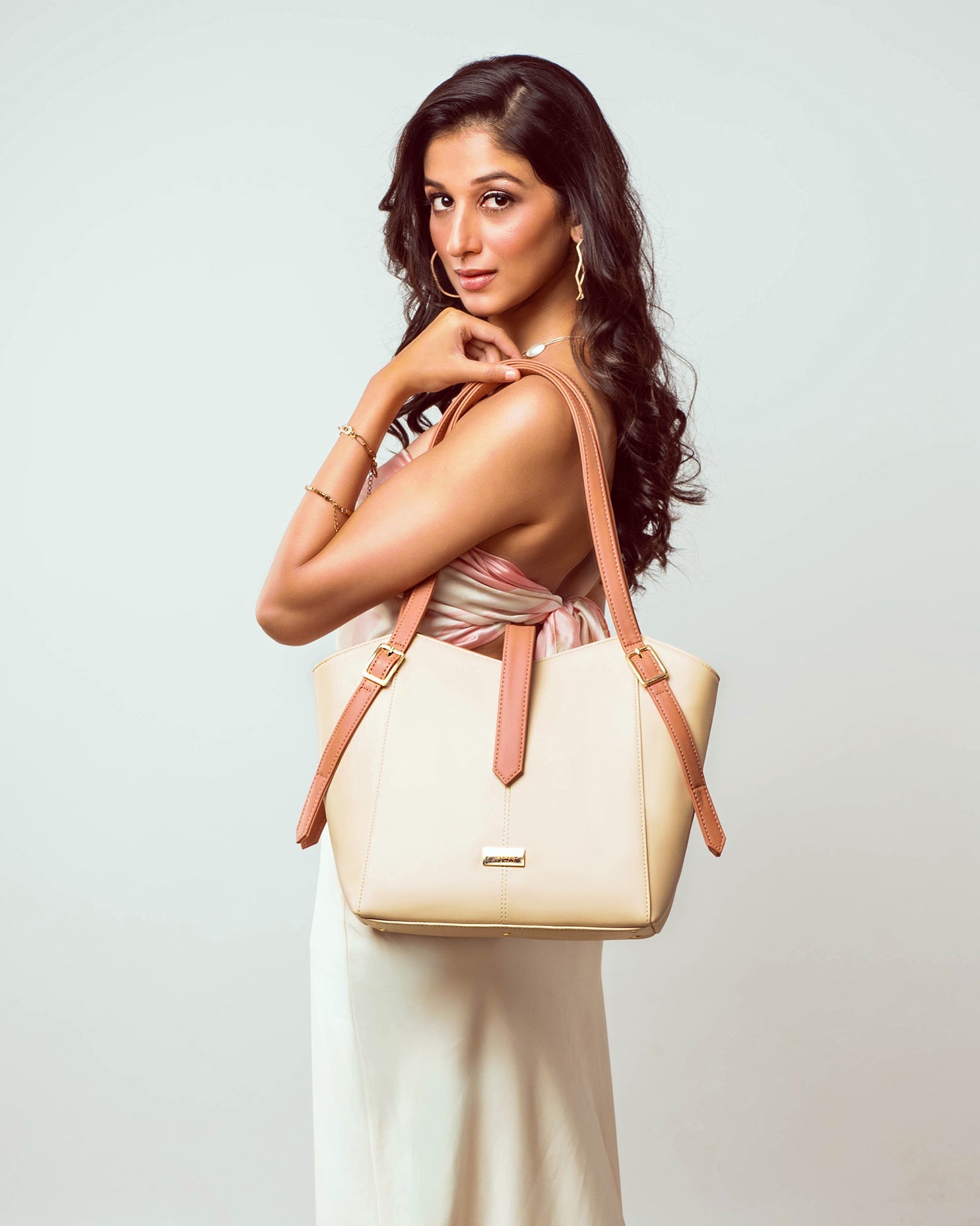 Stylish women's tote bag by Stylera, featuring a modern design and elegant straps