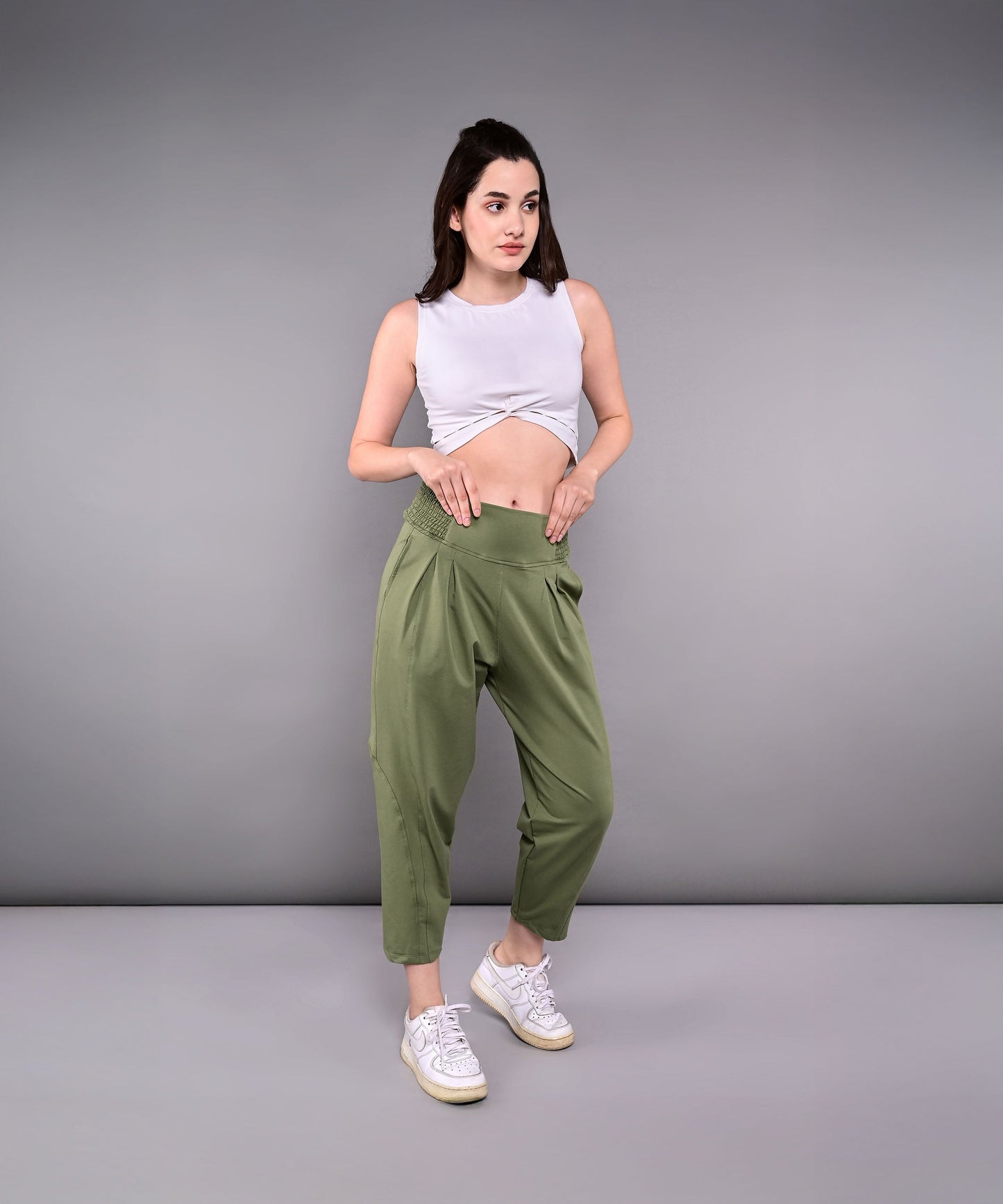 Stylish yoga pants with pockets in olive green, perfect for workouts and everyday wear