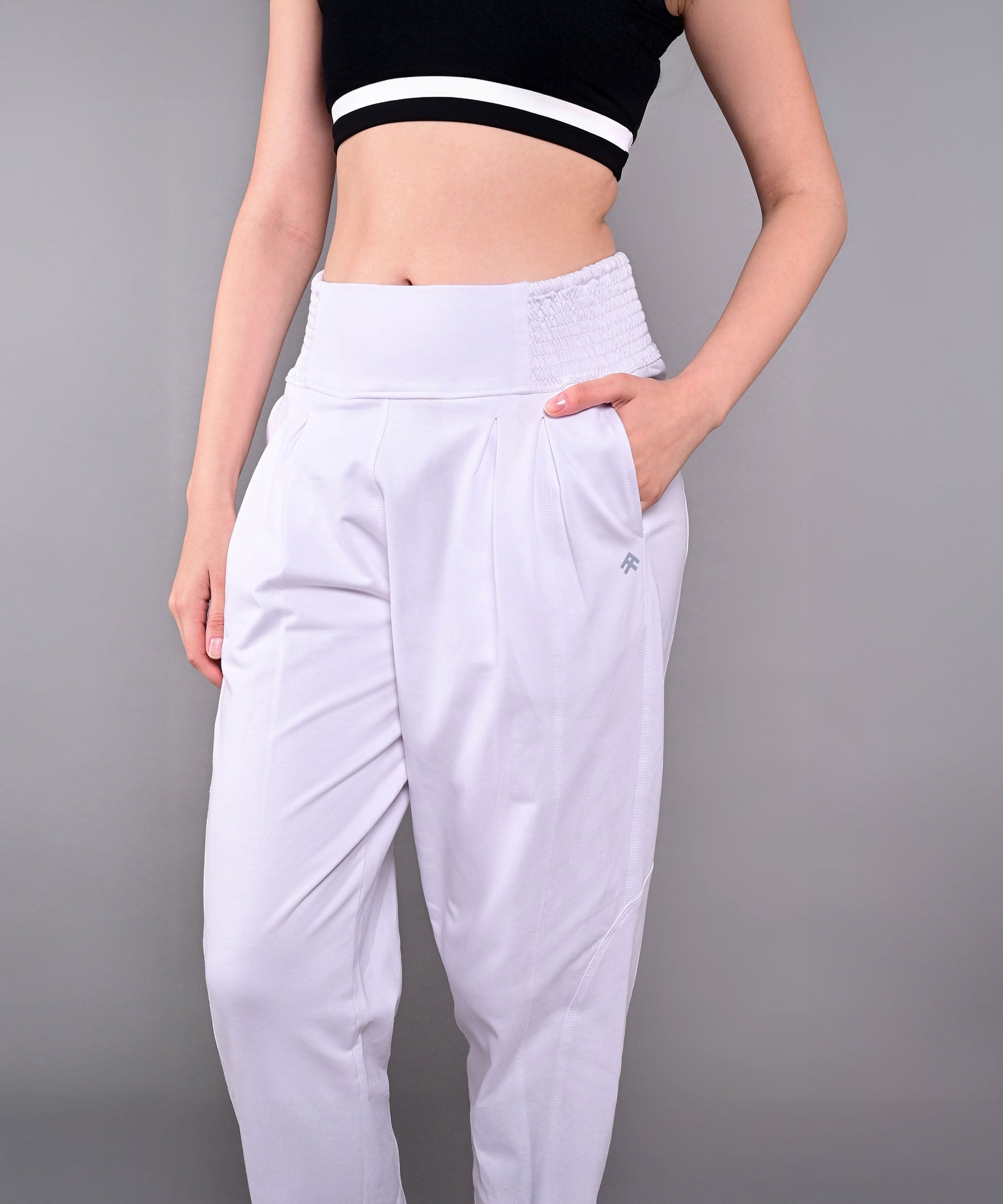 Stylera stylish yoga pants with pockets in white for comfortable workouts and everyday wear