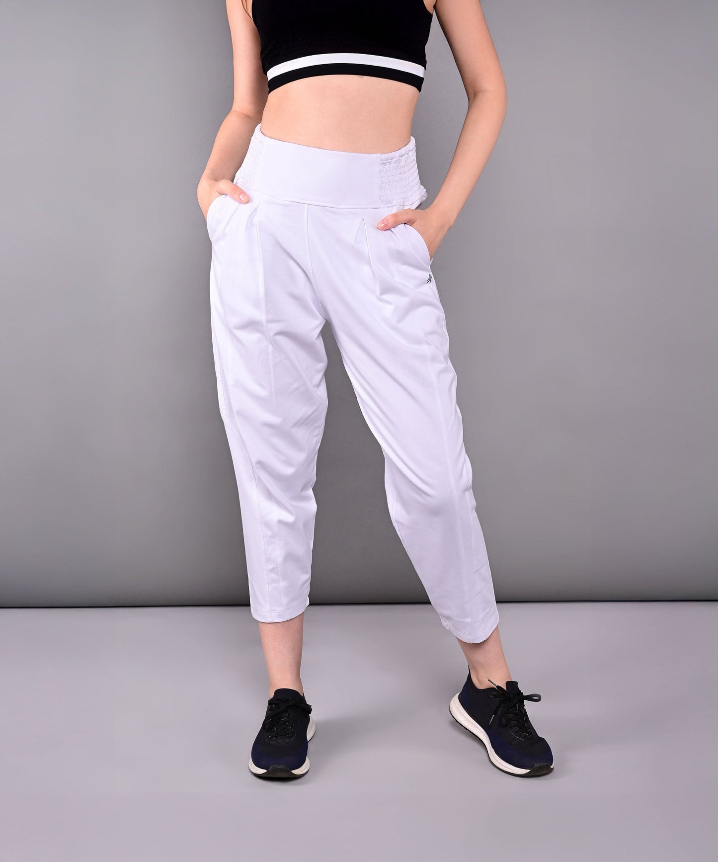 Stylera stylish yoga pants with pockets, featuring a comfortable fit and breathable fabric for workouts