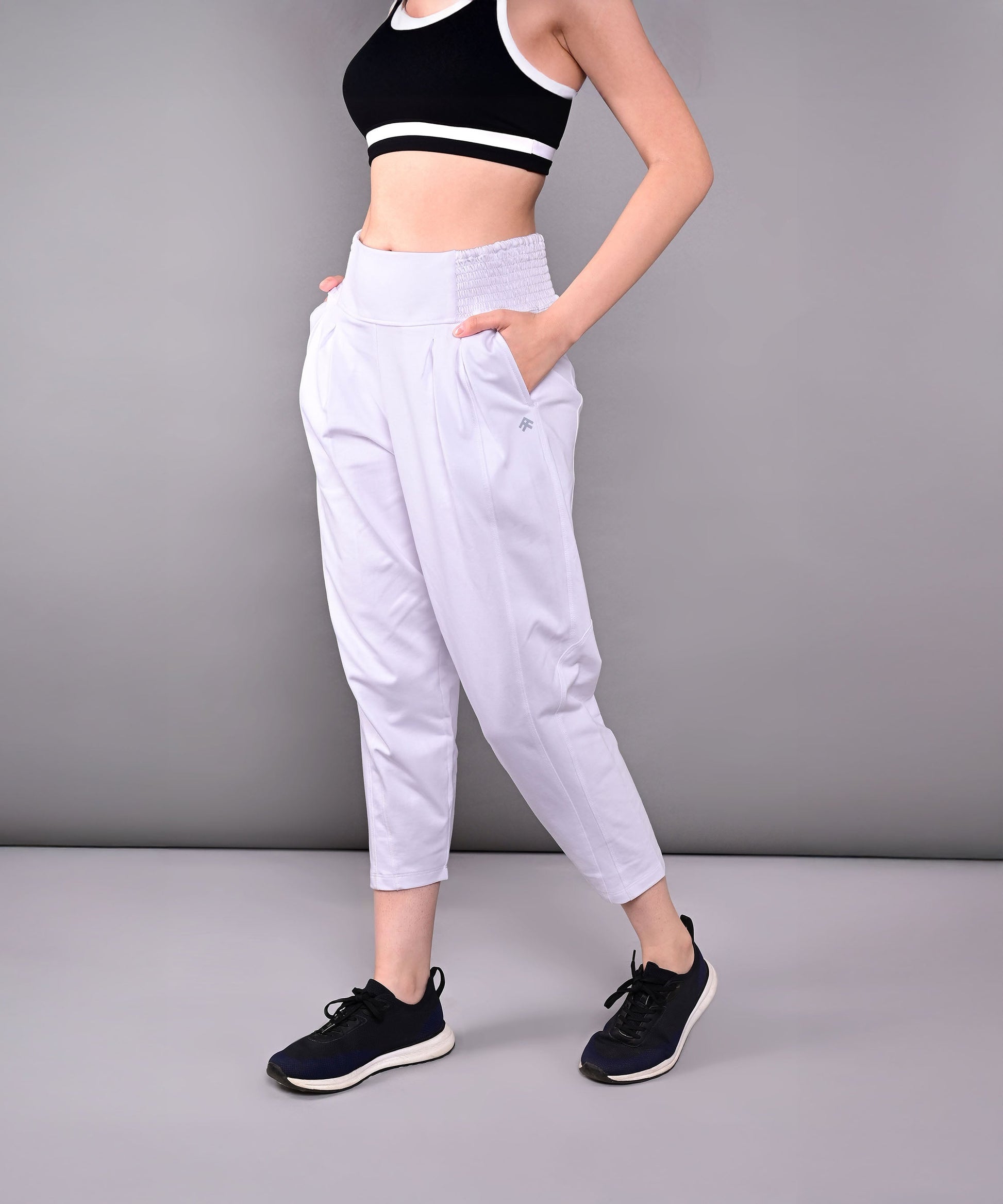 Stylera stylish yoga pants with pockets designed for comfort and flexibility during workouts