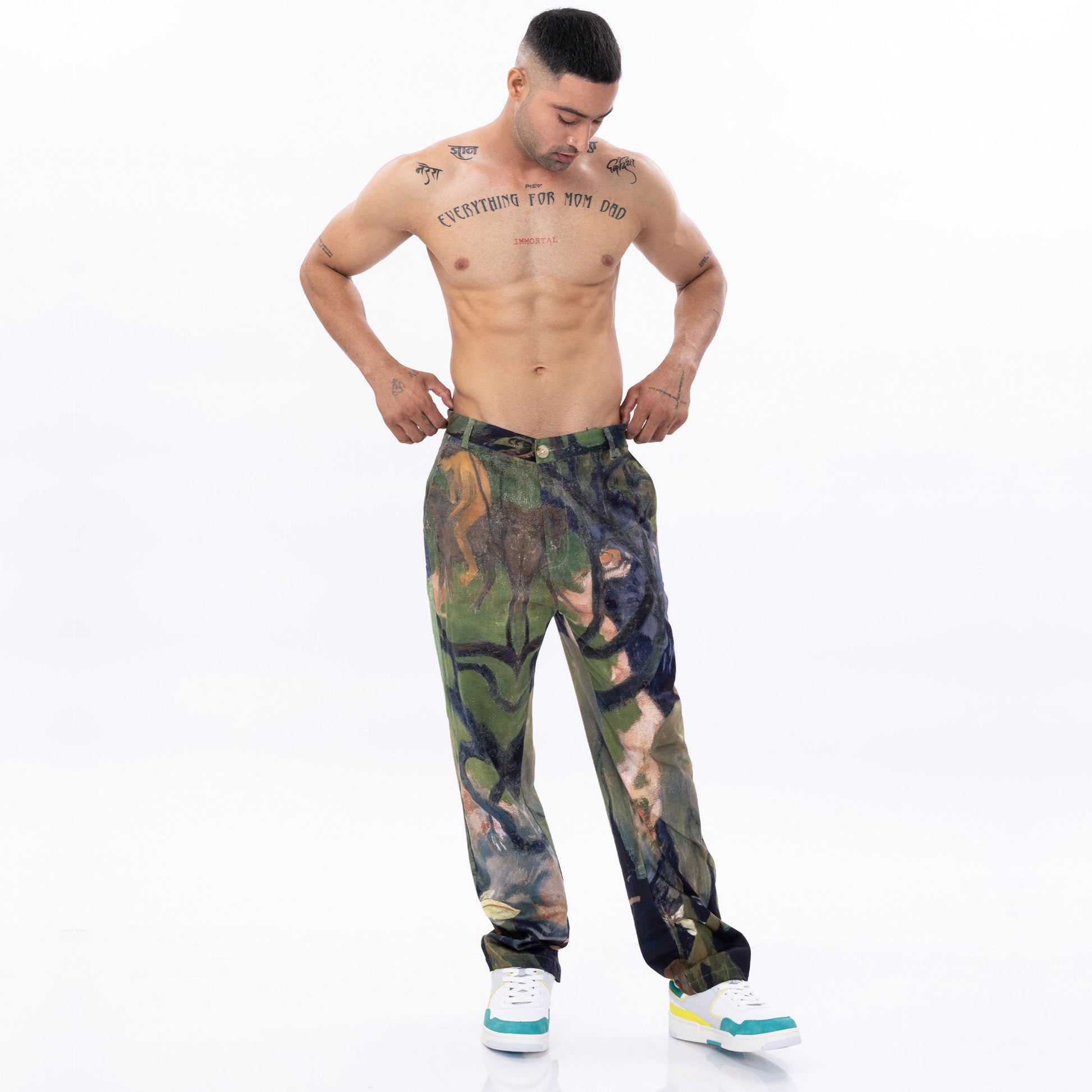 Stylera trendy abstract pattern pants in a camouflage design, perfect for casual and streetwear styles