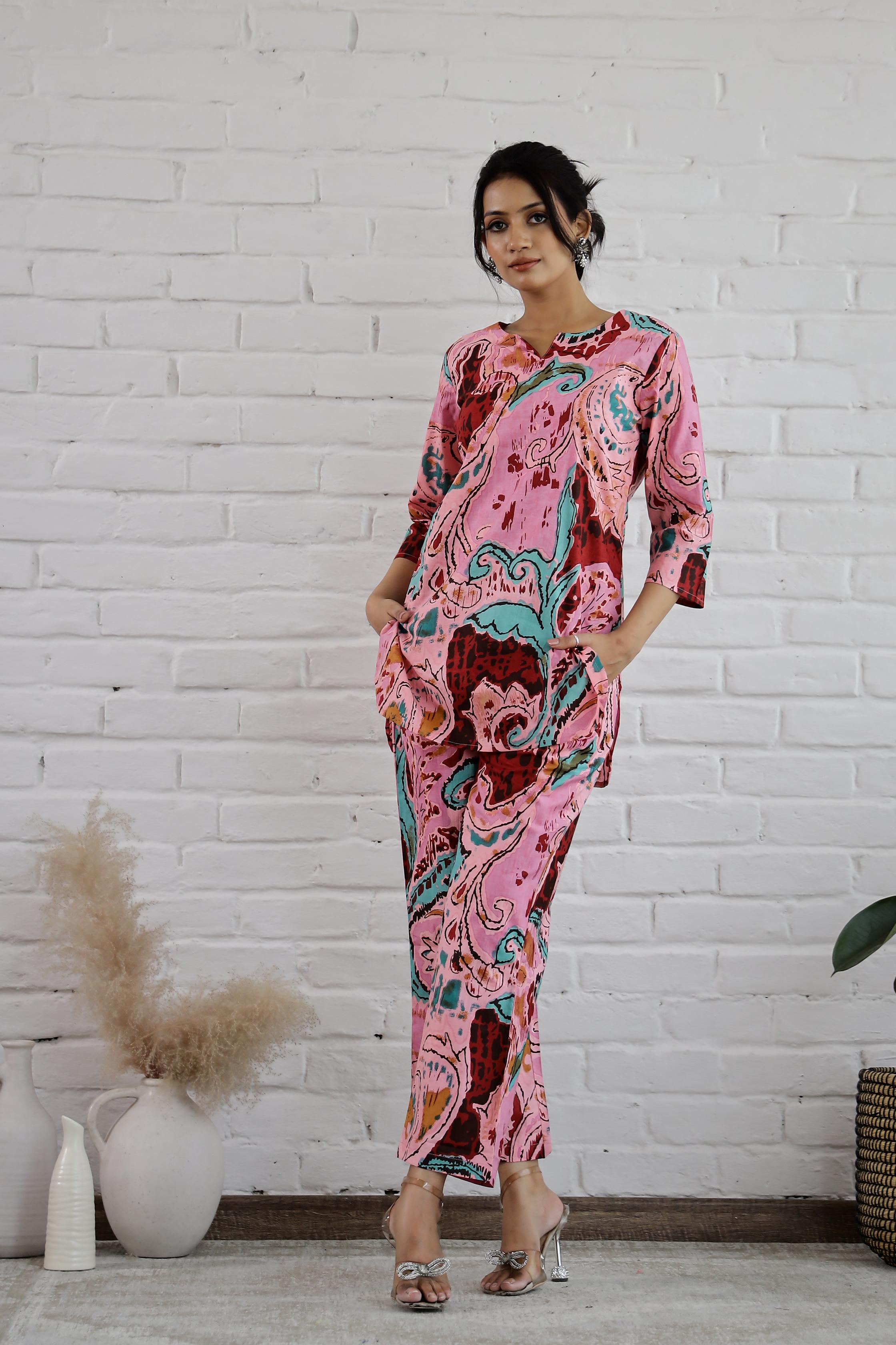 Stylera trendy cotton two piece outfit in pink paisley pattern with stylish pockets