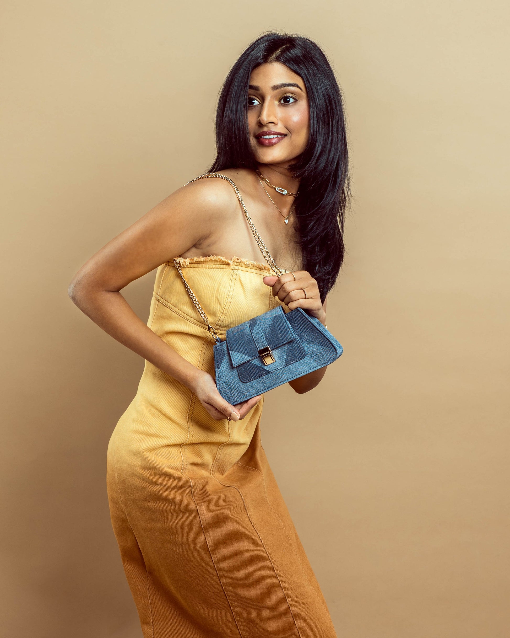 Trendy denim shoulder bag by Stylera, model holding it with a stylish outfit