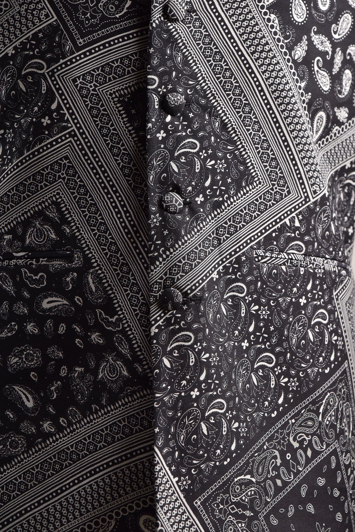 Close-up of a trendy ethnic bandi jacket featuring intricate paisley patterns in black and white