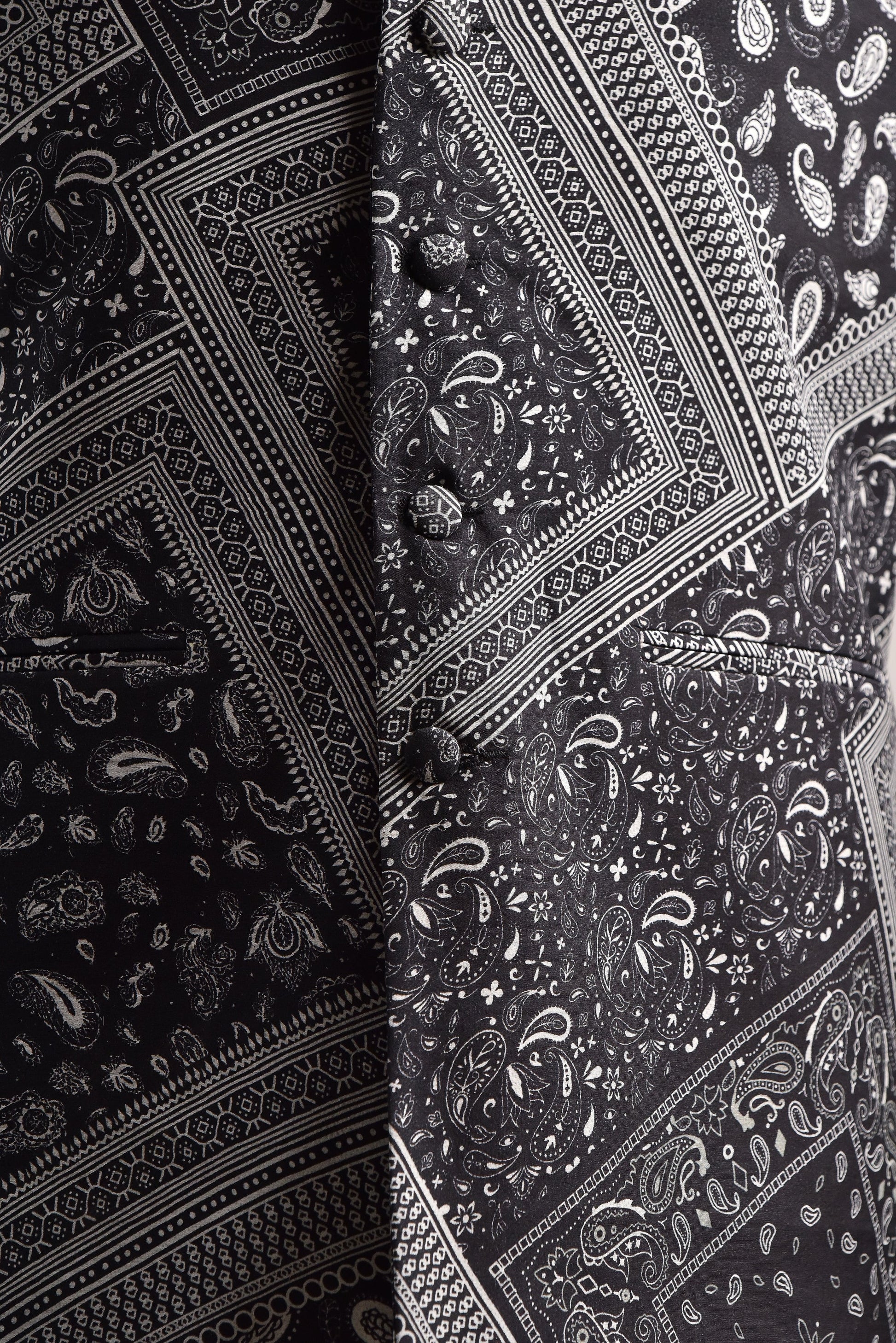 Close-up of a trendy ethnic bandi jacket featuring intricate paisley patterns in black and white