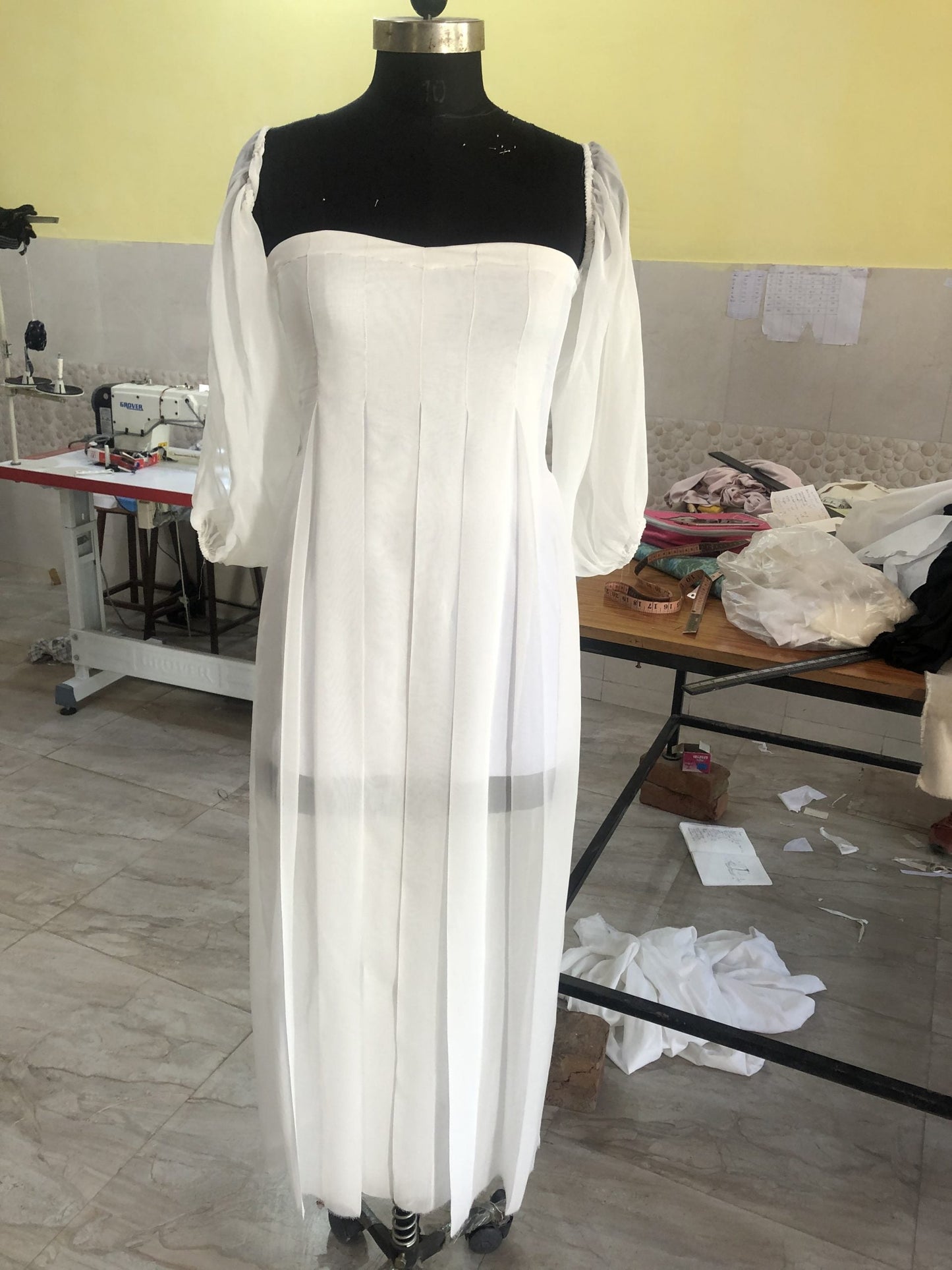 Elegant white trendy evening maxi dress with puff sleeves and pleated design for formal occasions