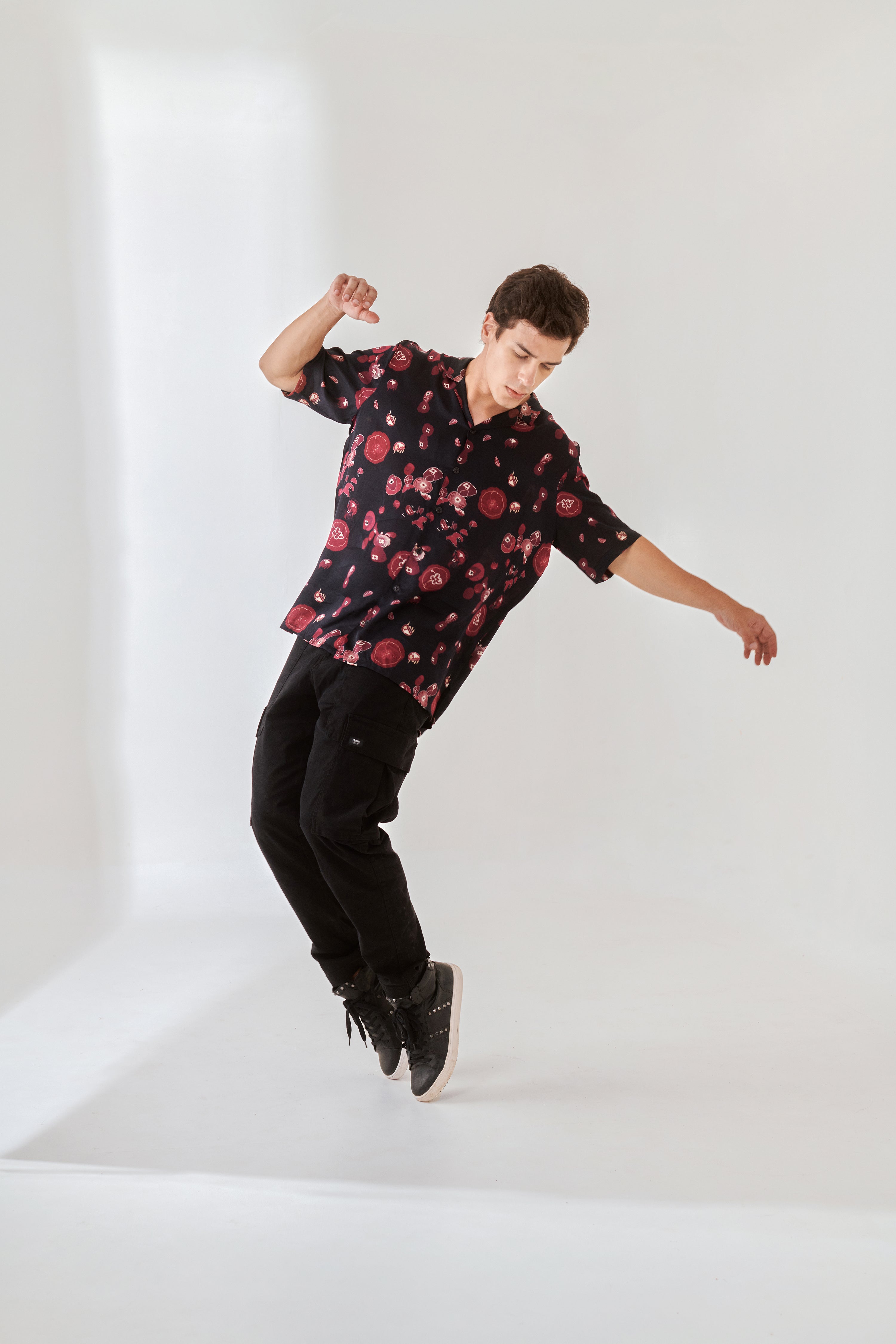 Trendy oversized button up shirt with floral pattern worn by a model in casual style
