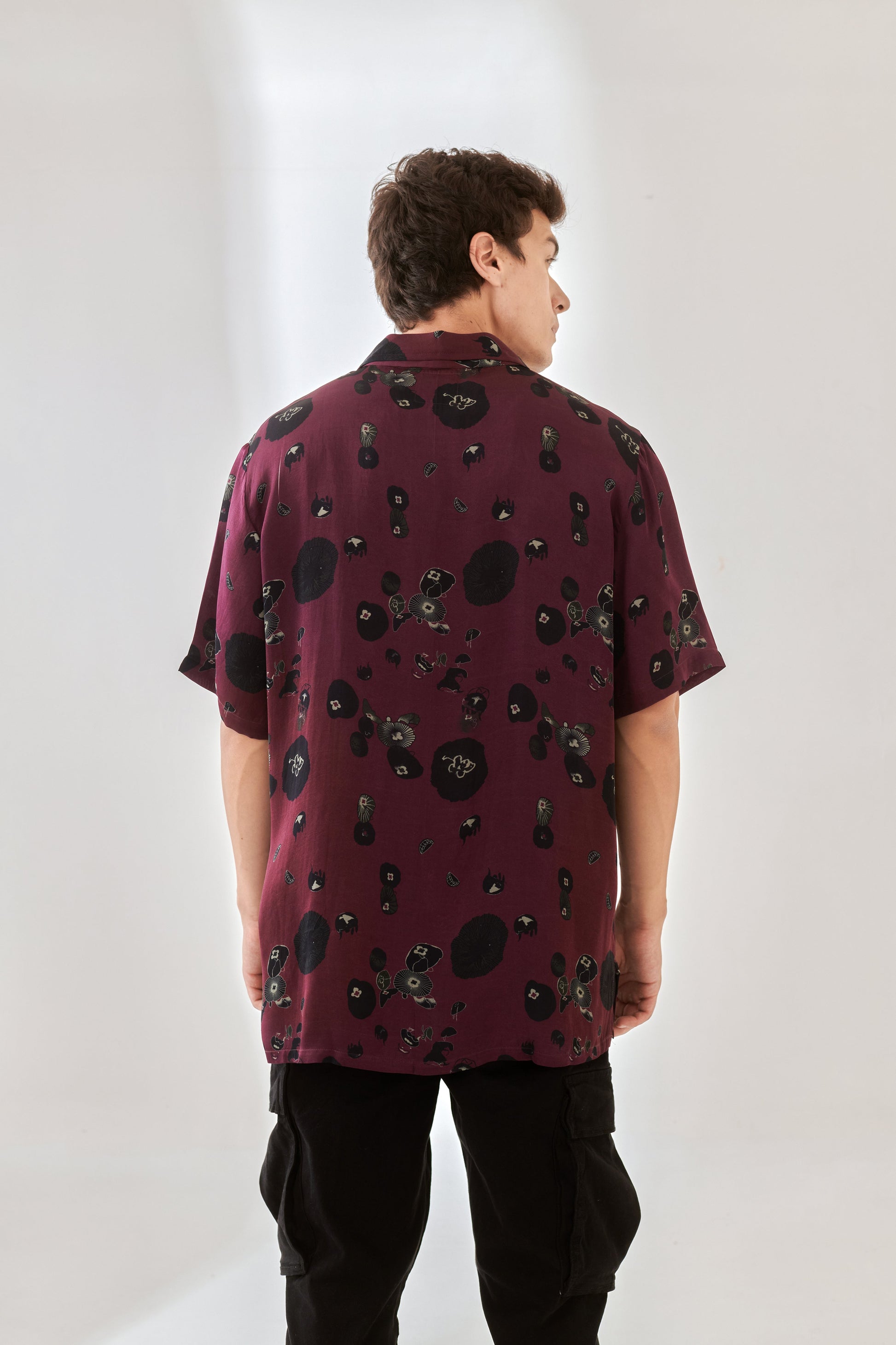 Trendy oversized shirt for men by Stylera with unique pattern in burgundy color