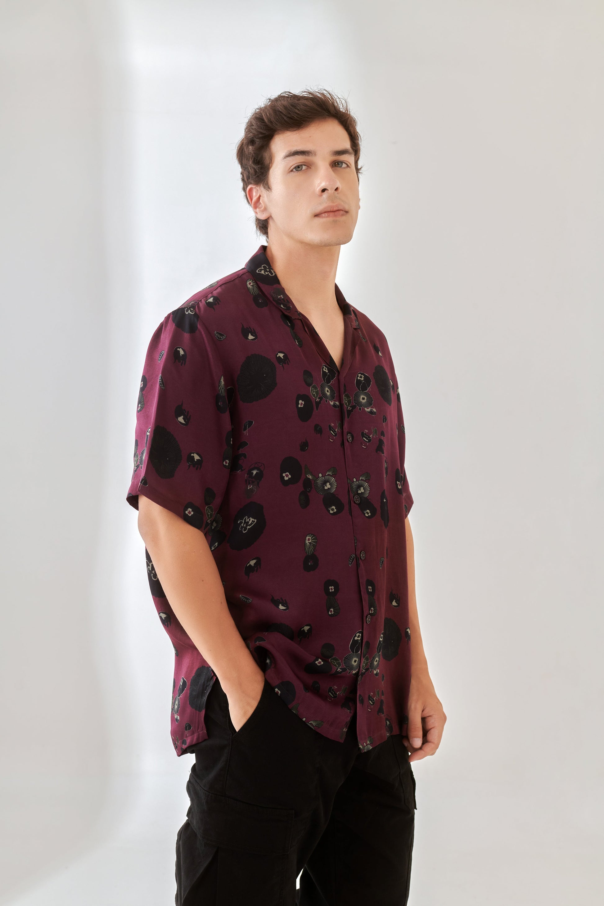Stylera trendy oversized shirt for men in maroon with graphic print details