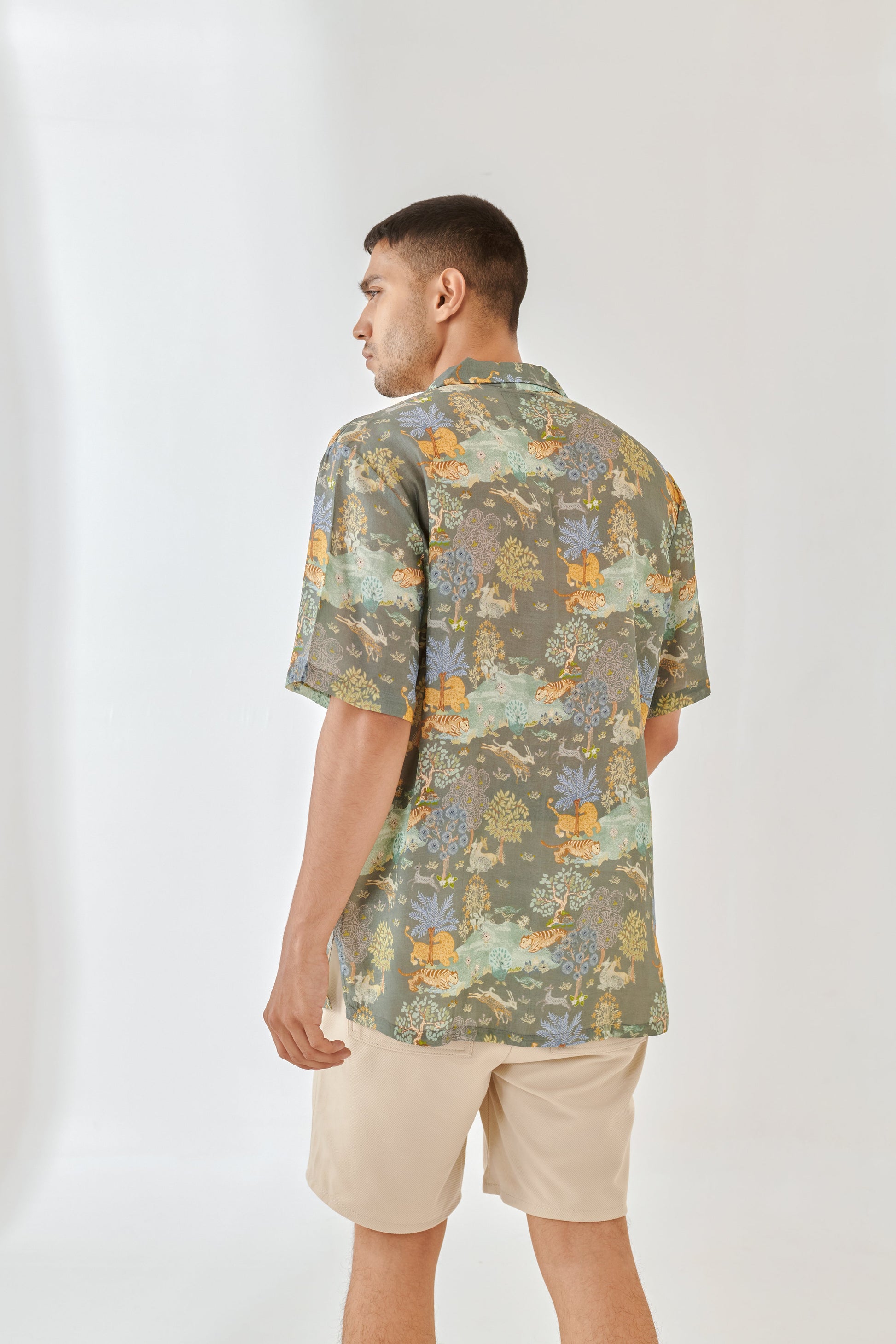 Trendy oversized shirts for men in floral design by Stylera