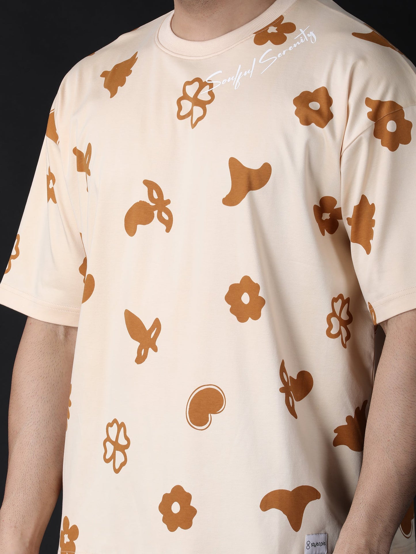 Stylstpls trendy oversized t-shirt for summer featuring a playful floral and shape pattern