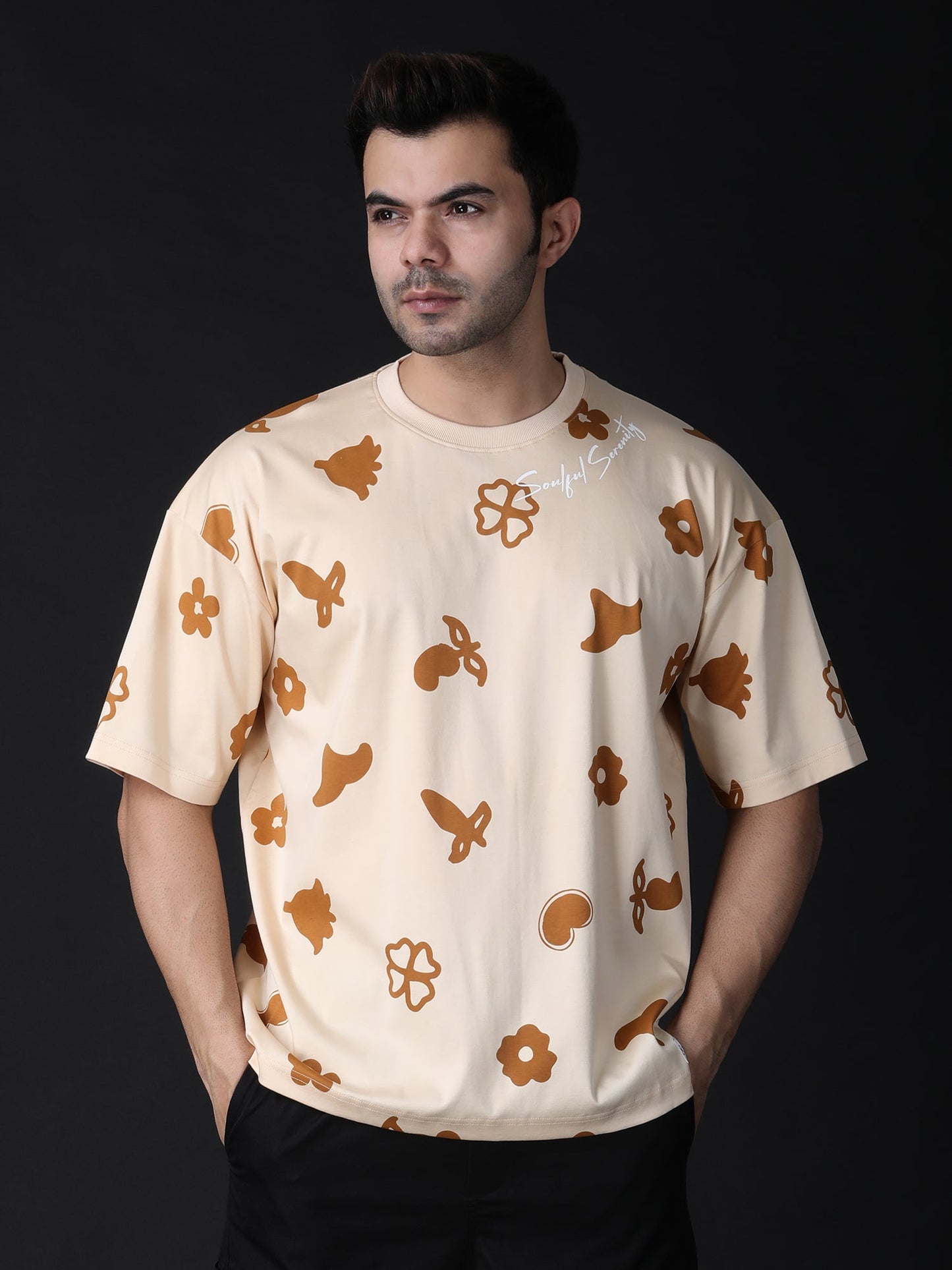 Stylstpls trendy oversized t-shirt for summer with unique floral print in beige and brown colors