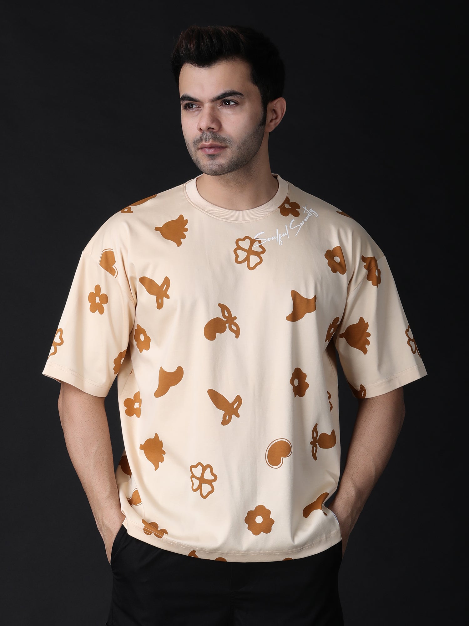 Stylstpls trendy oversized t-shirt for summer with unique floral print in beige and brown colors