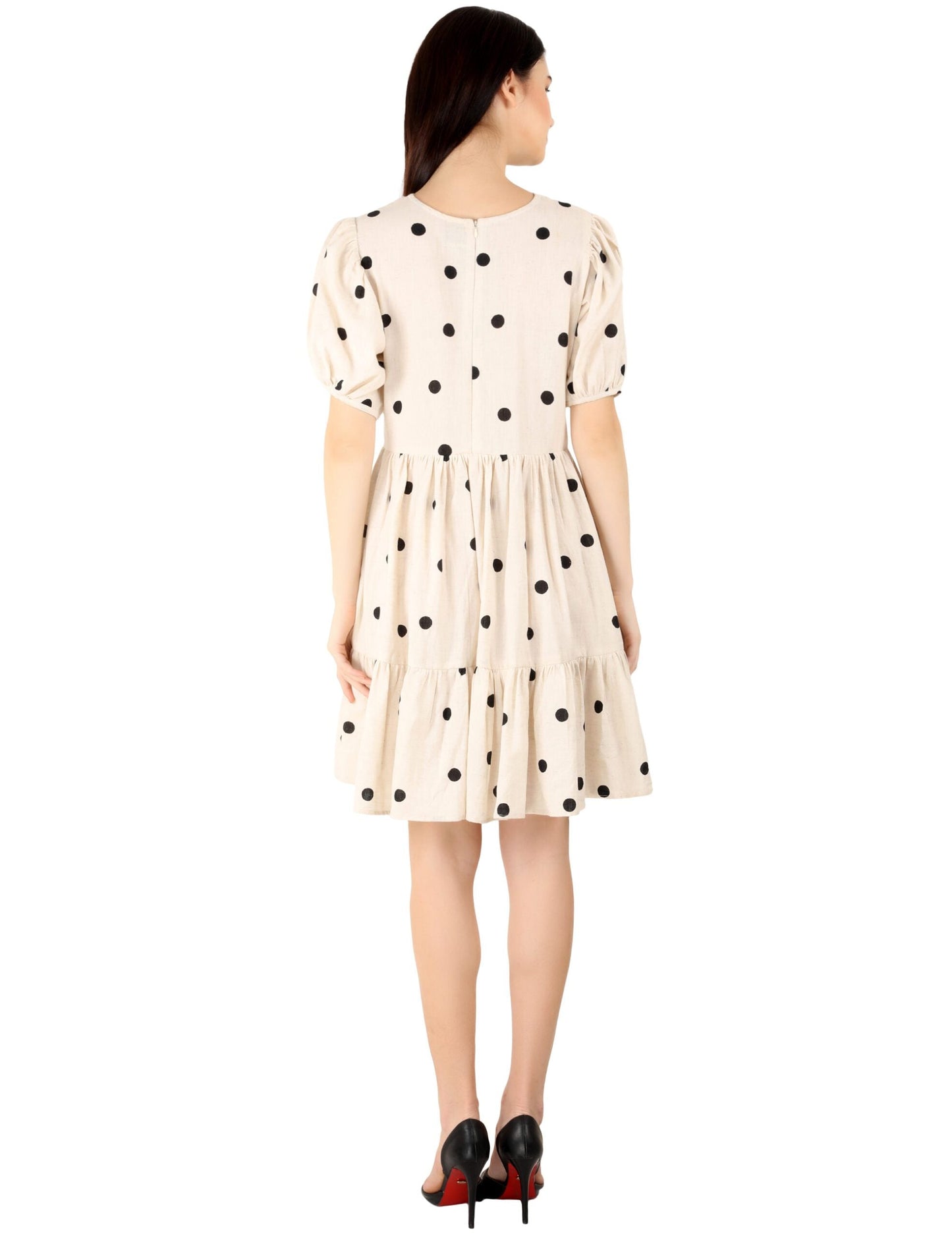 Trendy polka dots midi dress in cream with black dots and a flattering tiered design
