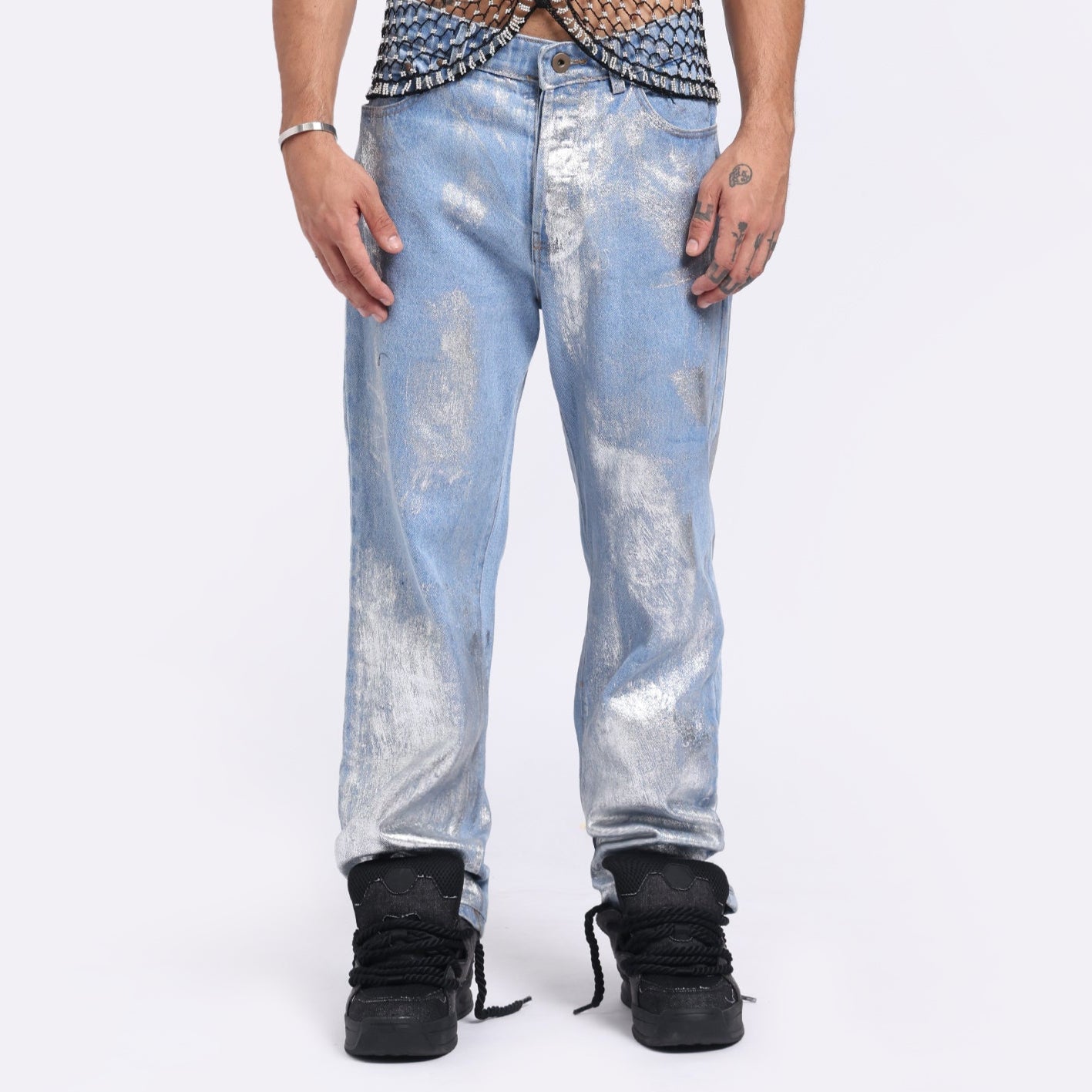 Stylera trendy silver washed denim pants in light blue with a stylish distressed finish and a relaxed fit