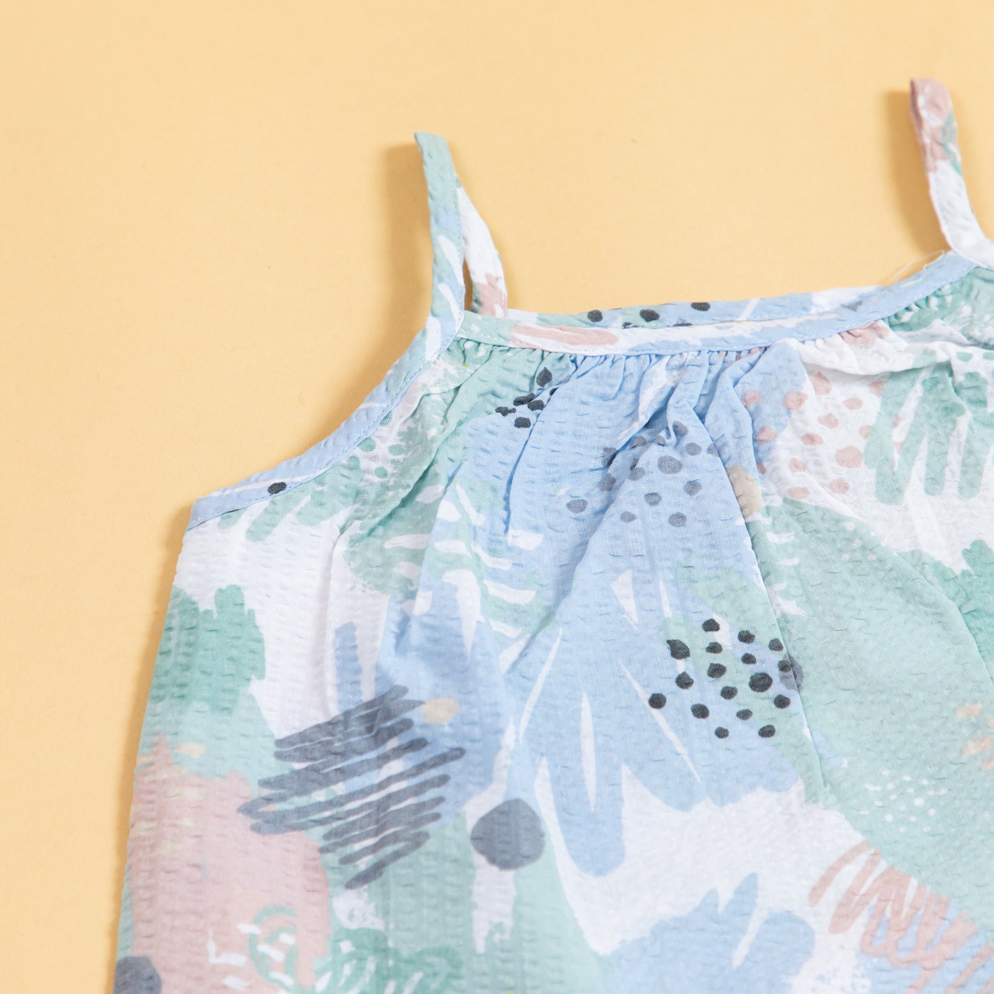 Stylera trendy sleeveless matching set in soft pastel colors with floral patterns