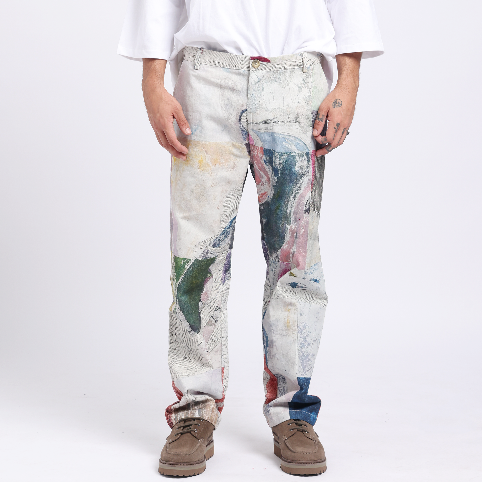 Stylera trendy statement pants for men with a colorful abstract design and relaxed fit