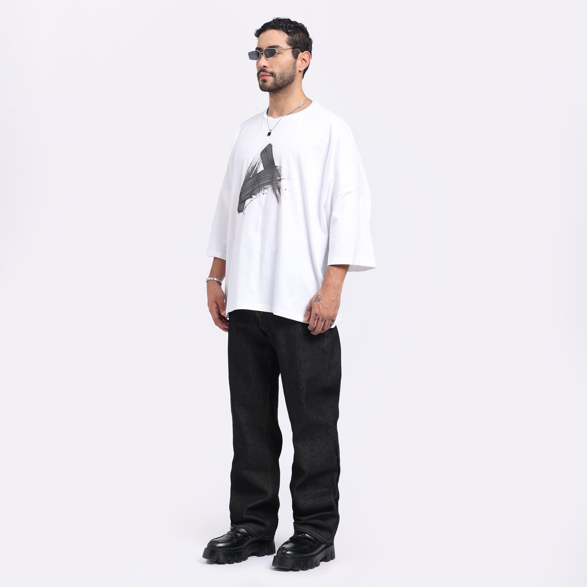 Stylera trendy streetwear t-shirt men in white with graphic design, styled with black pants and accessories