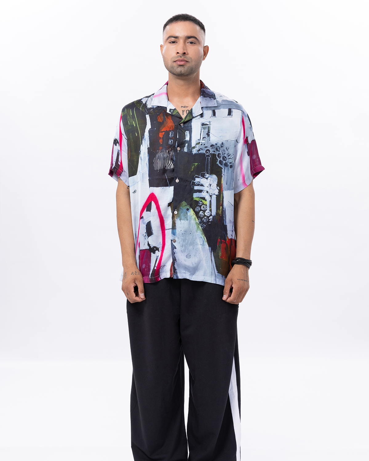 Stylera trendy summer short sleeve shirt in colorful abstract design, perfect for casual outings