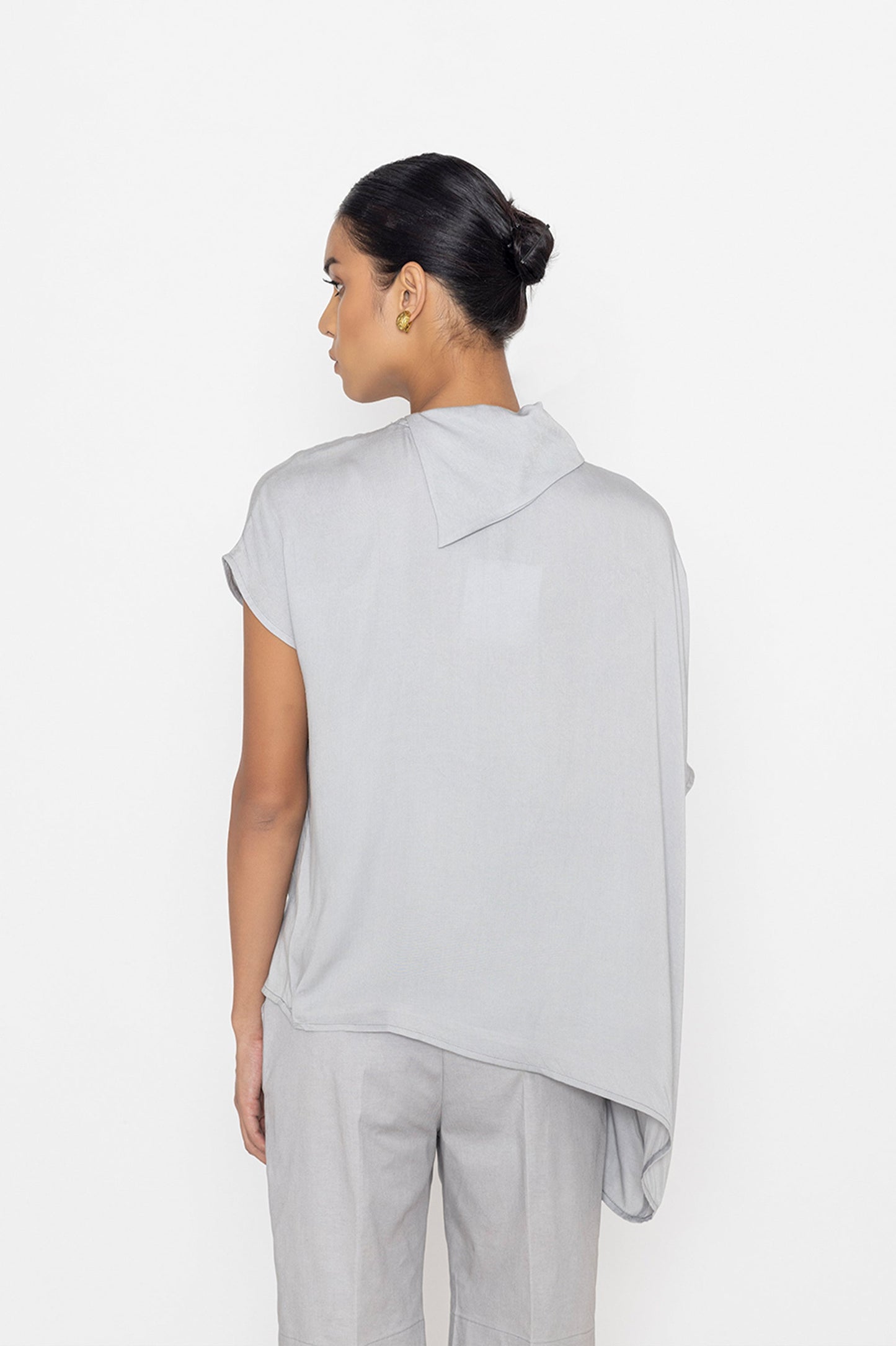 Stylera light gray statement top with asymmetrical hem and relaxed fit on model back view