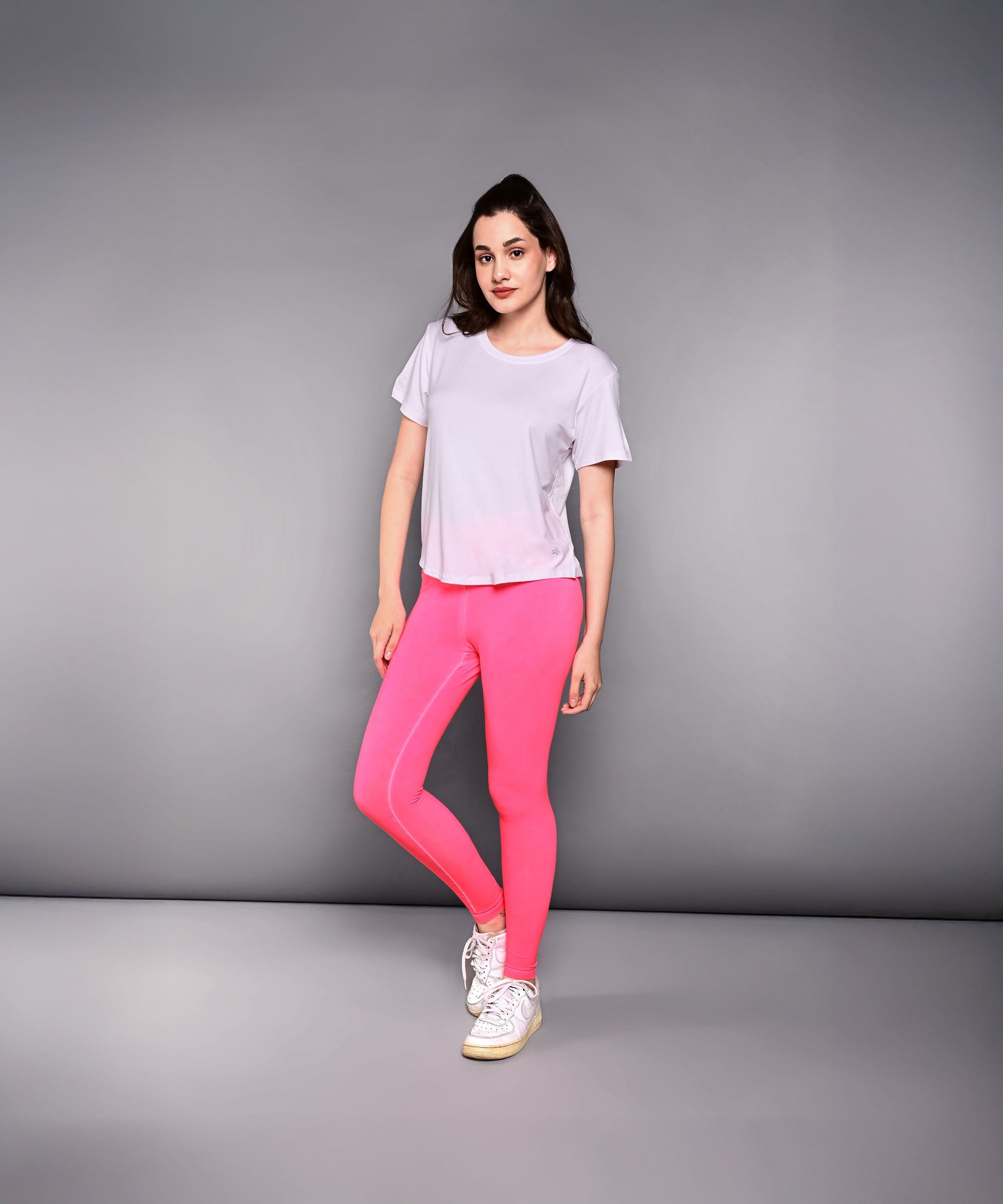 Stylera women's Pilates exercise top in light purple paired with pink leggings for comfortable workouts
